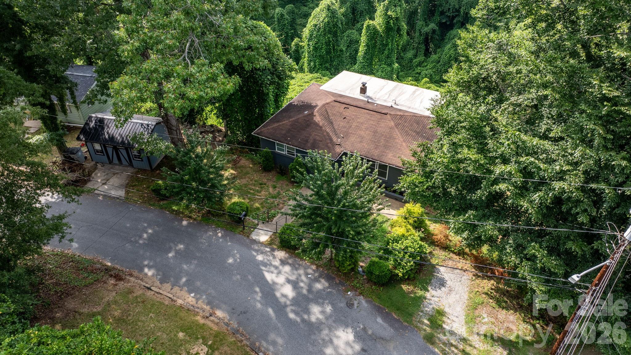 422 Arlington Circle NW — Lenoir