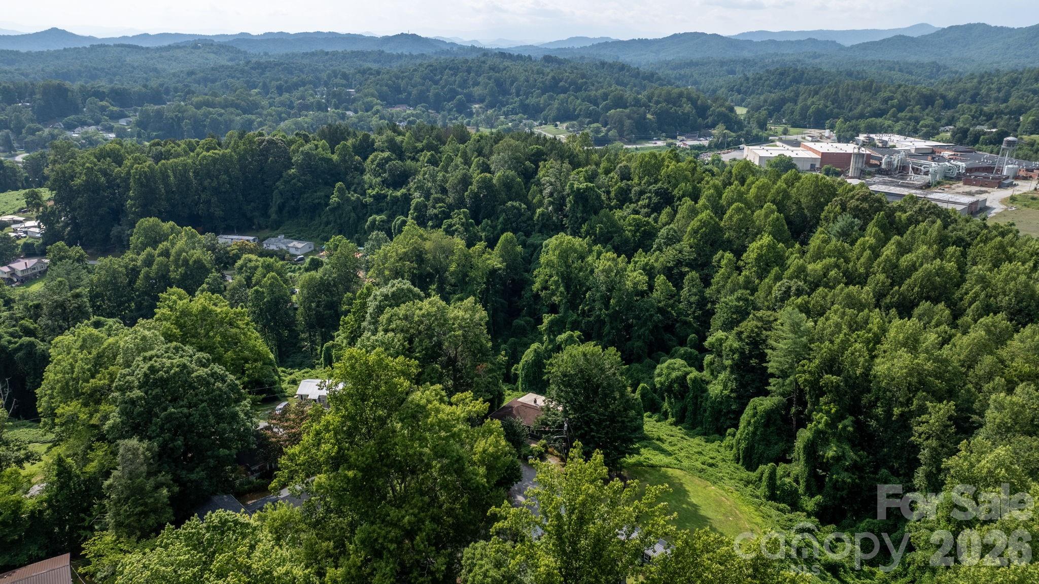 422 Arlington Circle NW — Lenoir