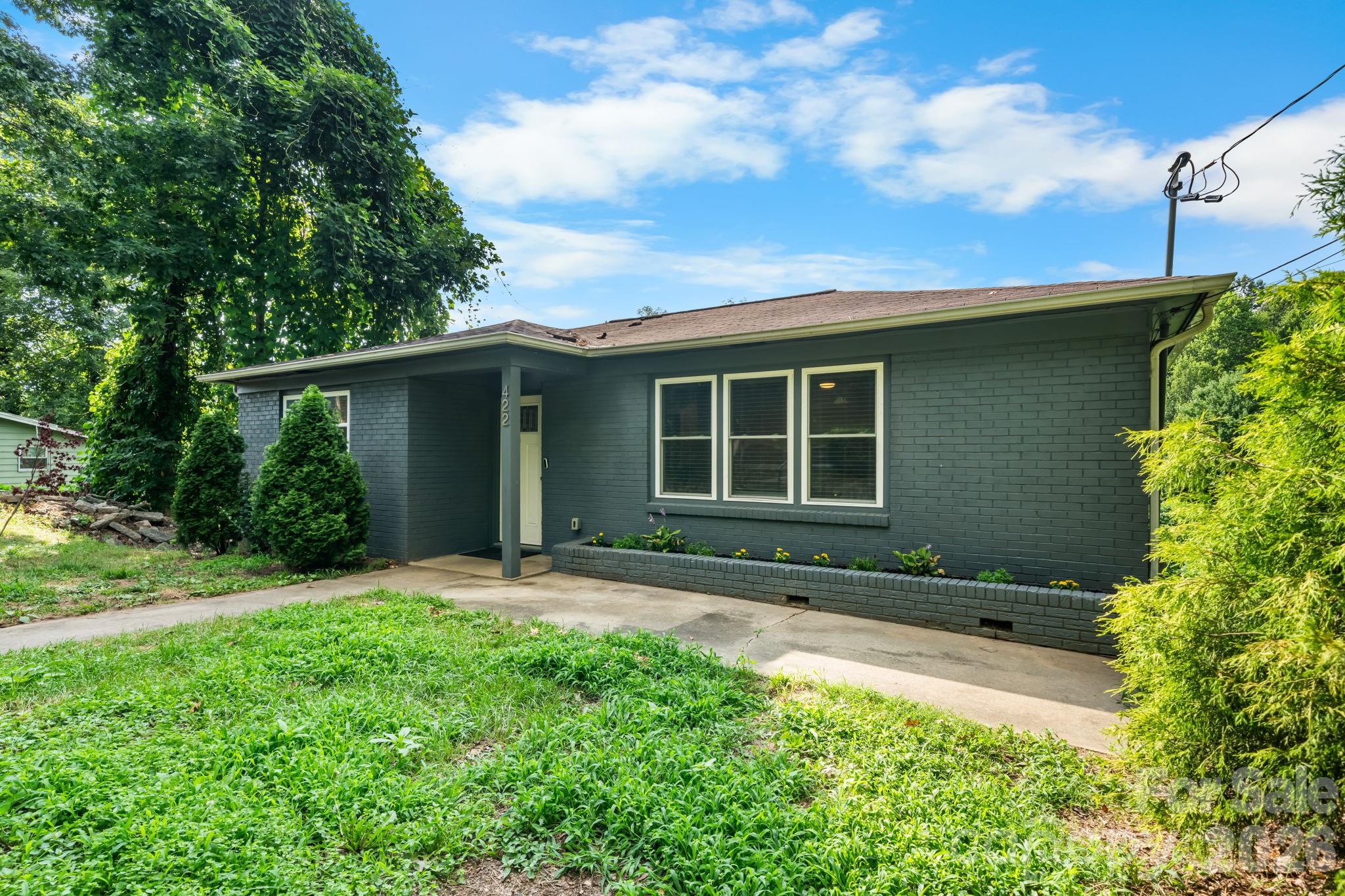 422 Arlington Circle NW — Lenoir