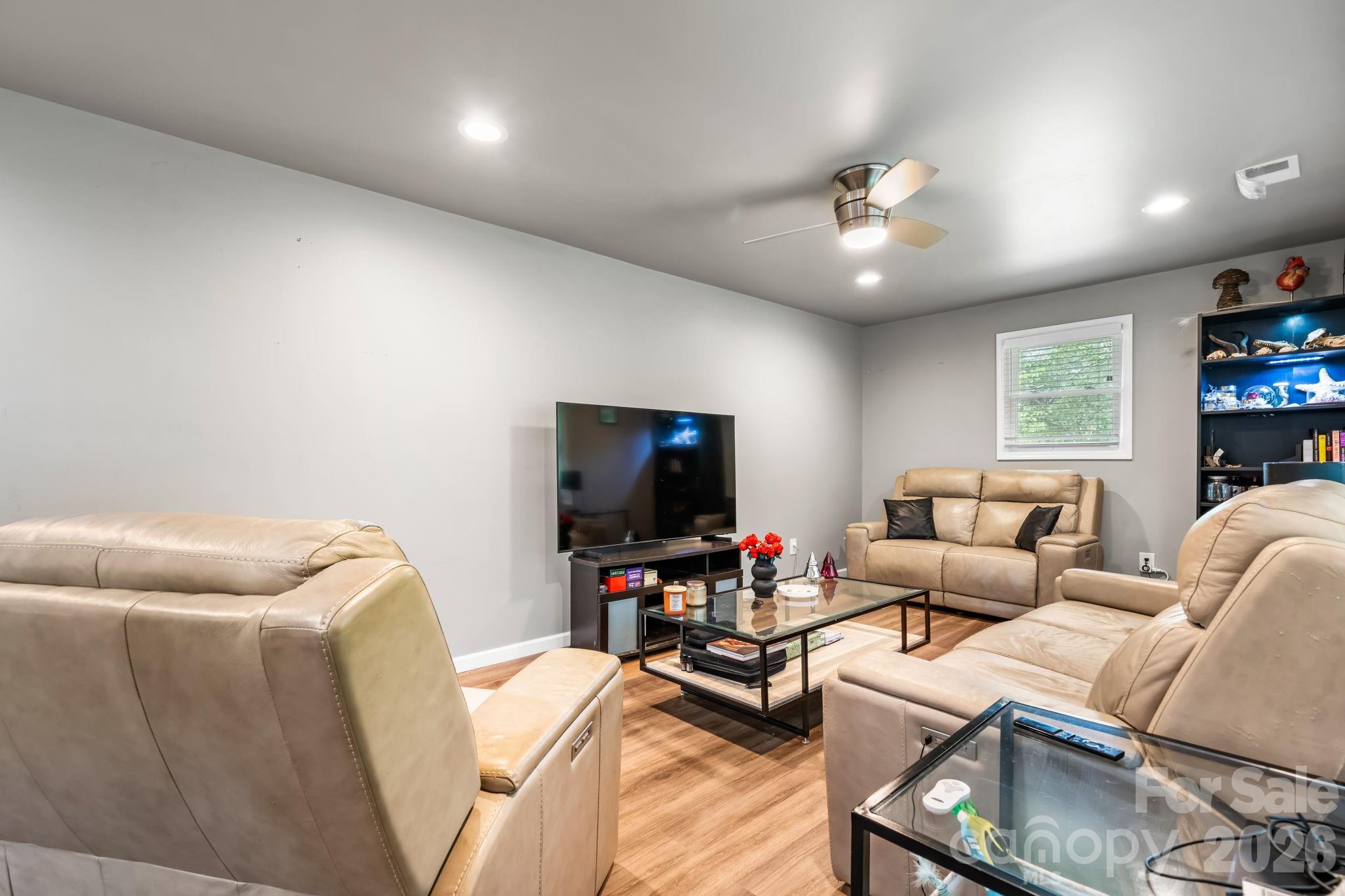 422 Arlington Circle NW — Lenoir