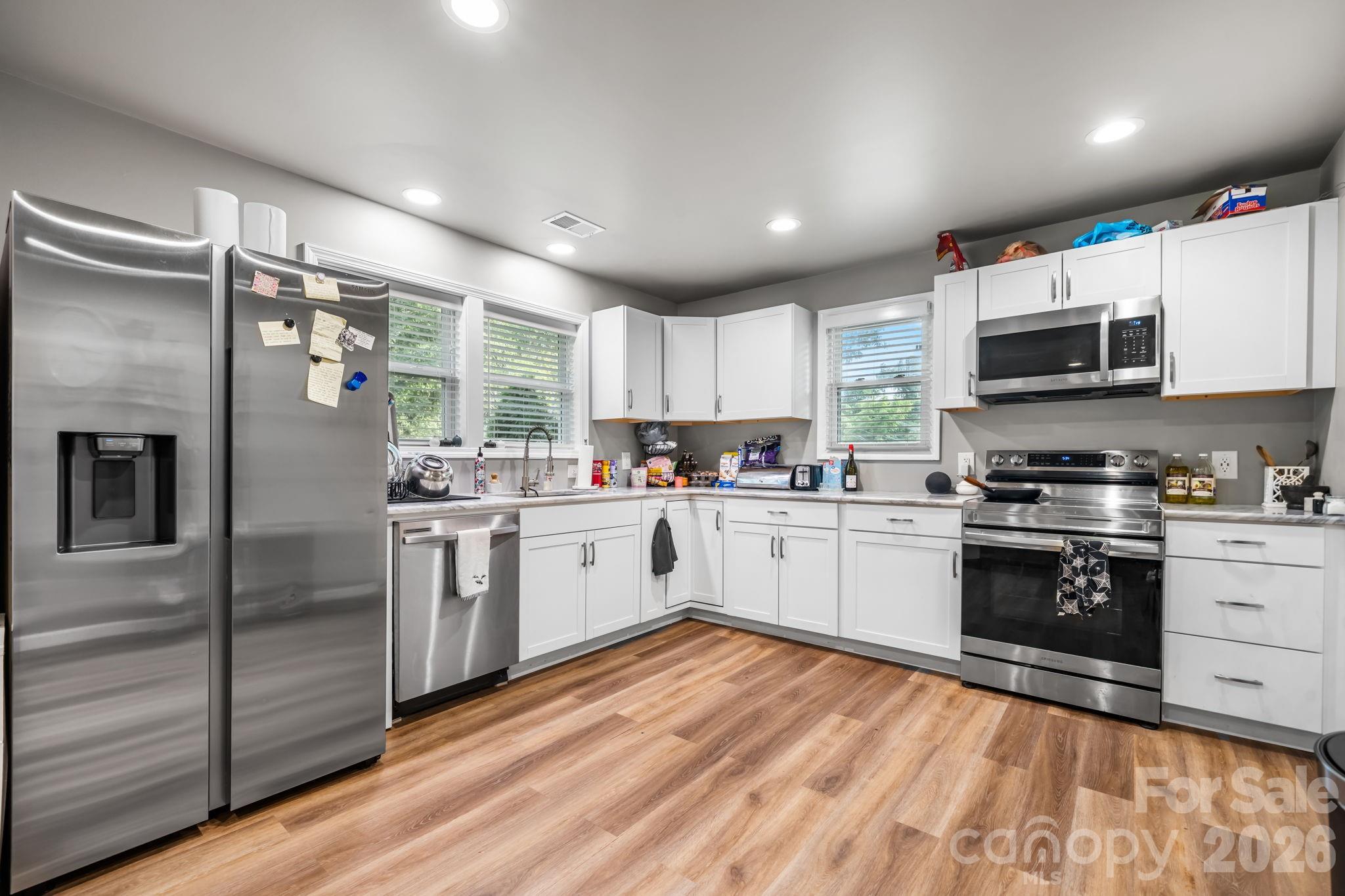 422 Arlington Circle NW — Lenoir