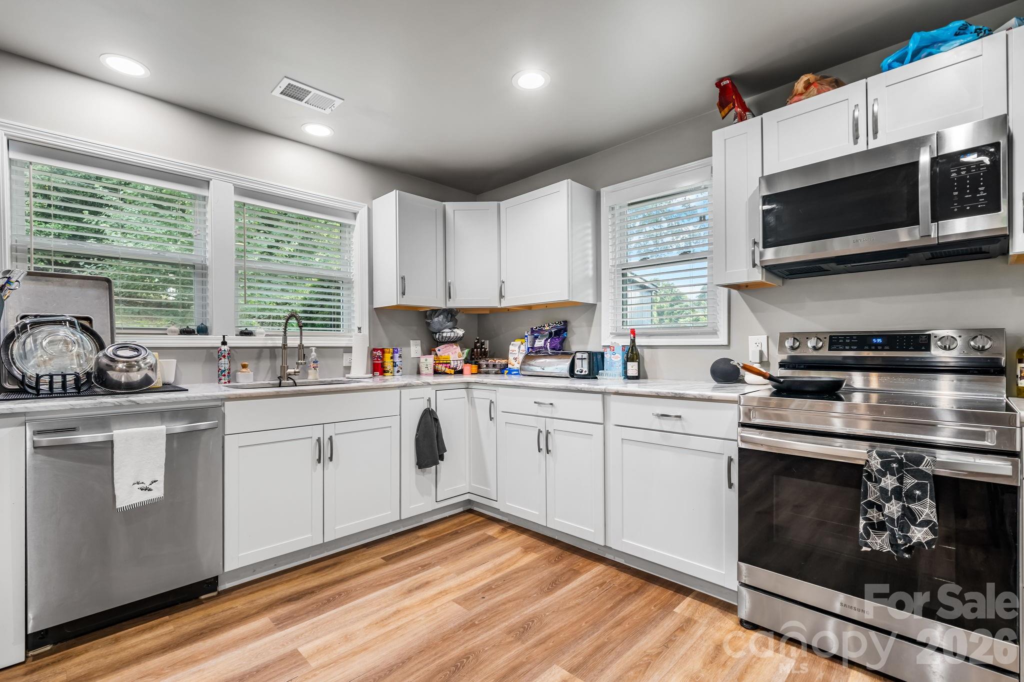 422 Arlington Circle NW — Lenoir