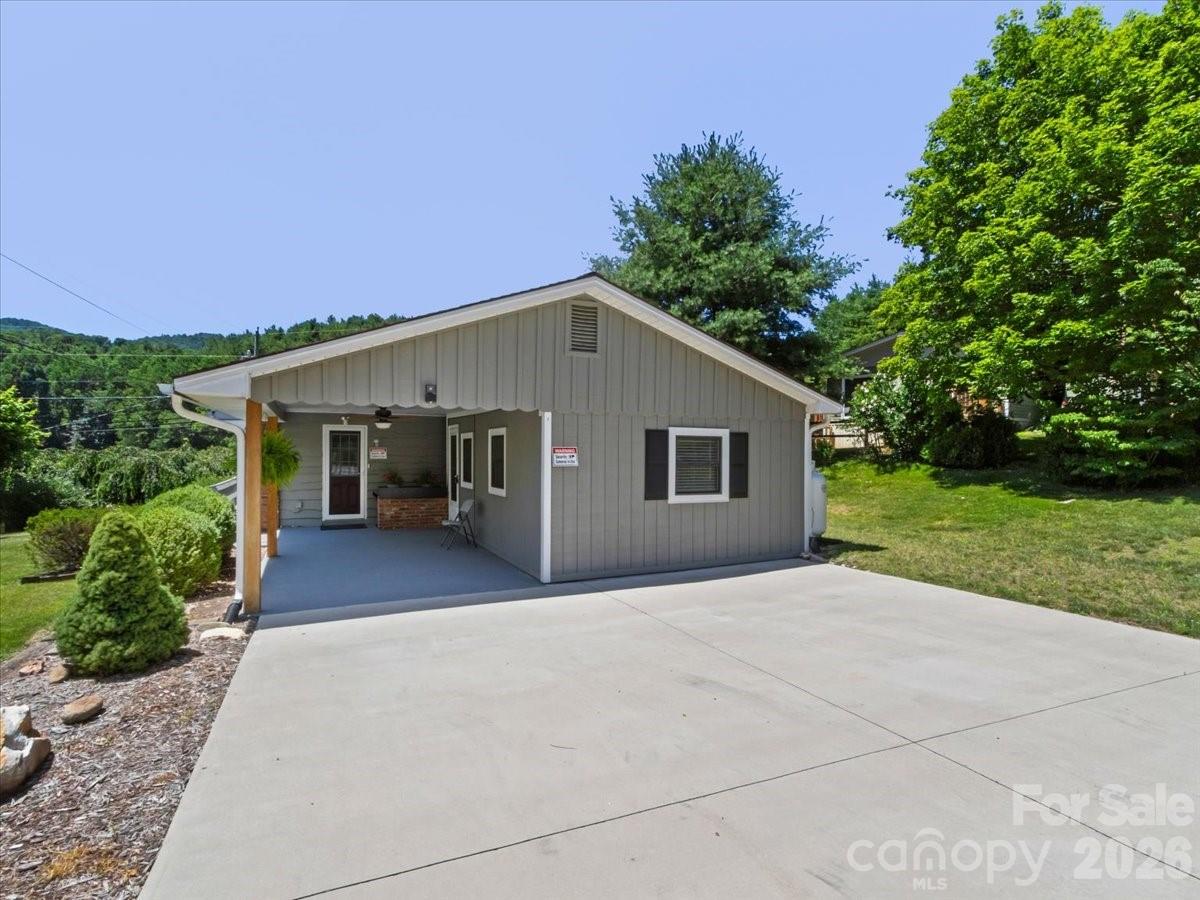 39 Hawthorne Lane — Burnsville