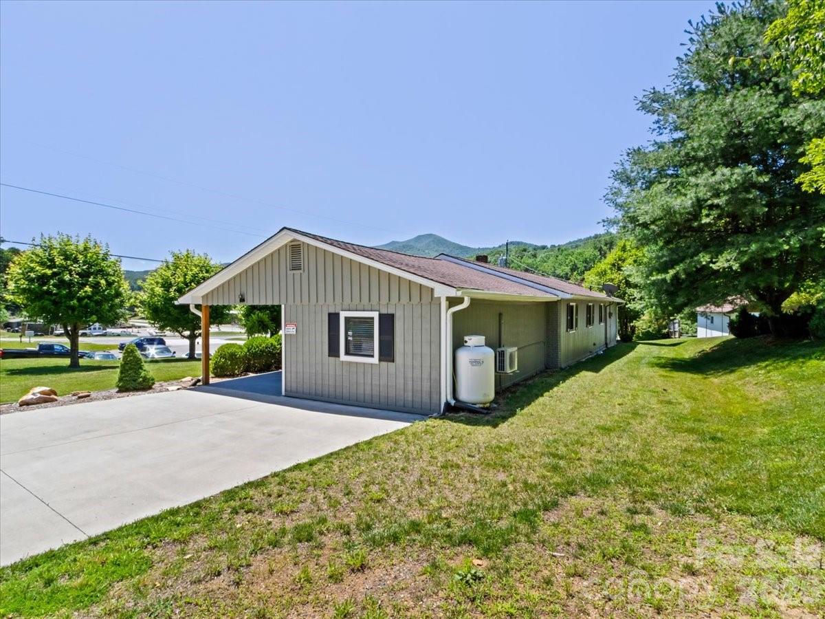 39 Hawthorne Lane — Burnsville