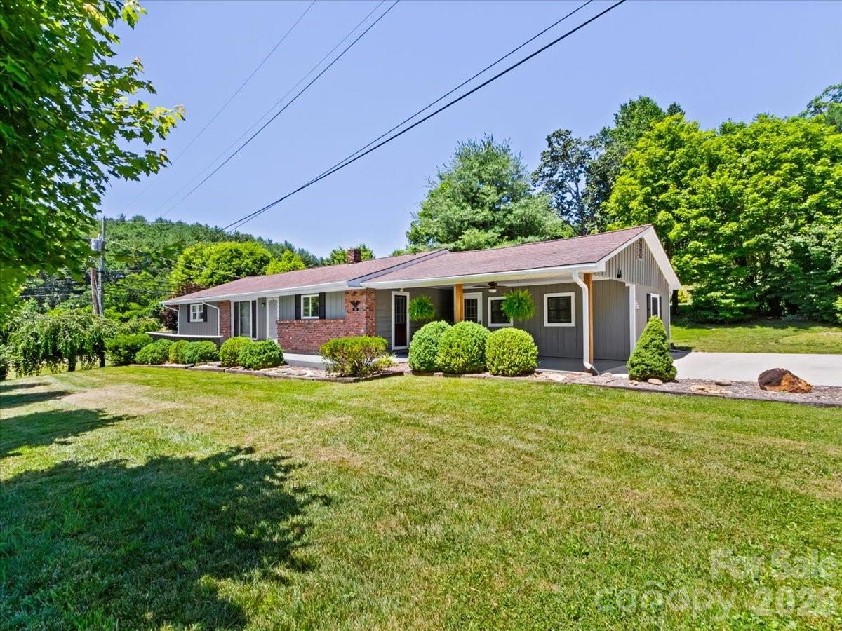 39 Hawthorne Lane — Burnsville