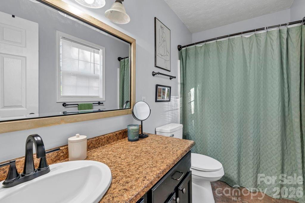 3889 Colt Court — Lenoir
