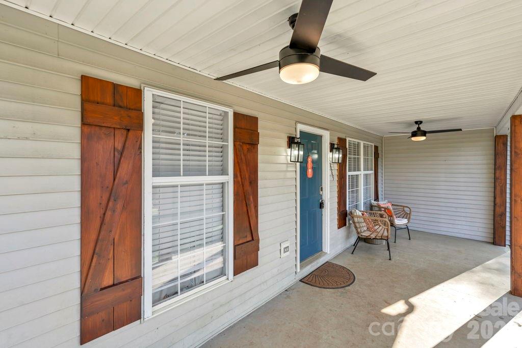 3889 Colt Court — Lenoir