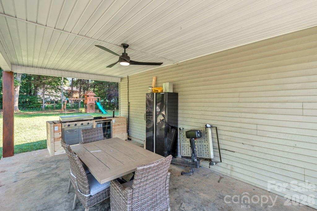 3889 Colt Court — Lenoir