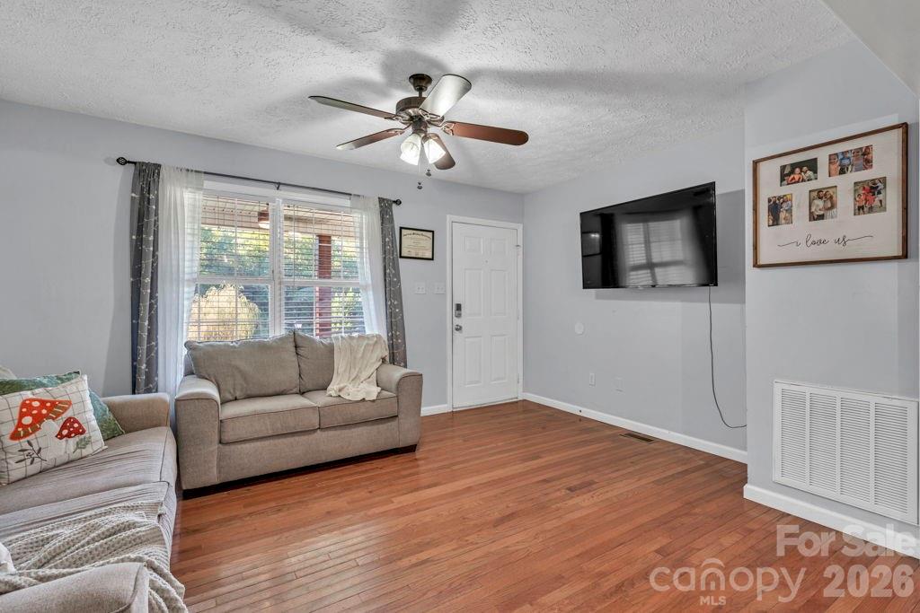 3889 Colt Court — Lenoir