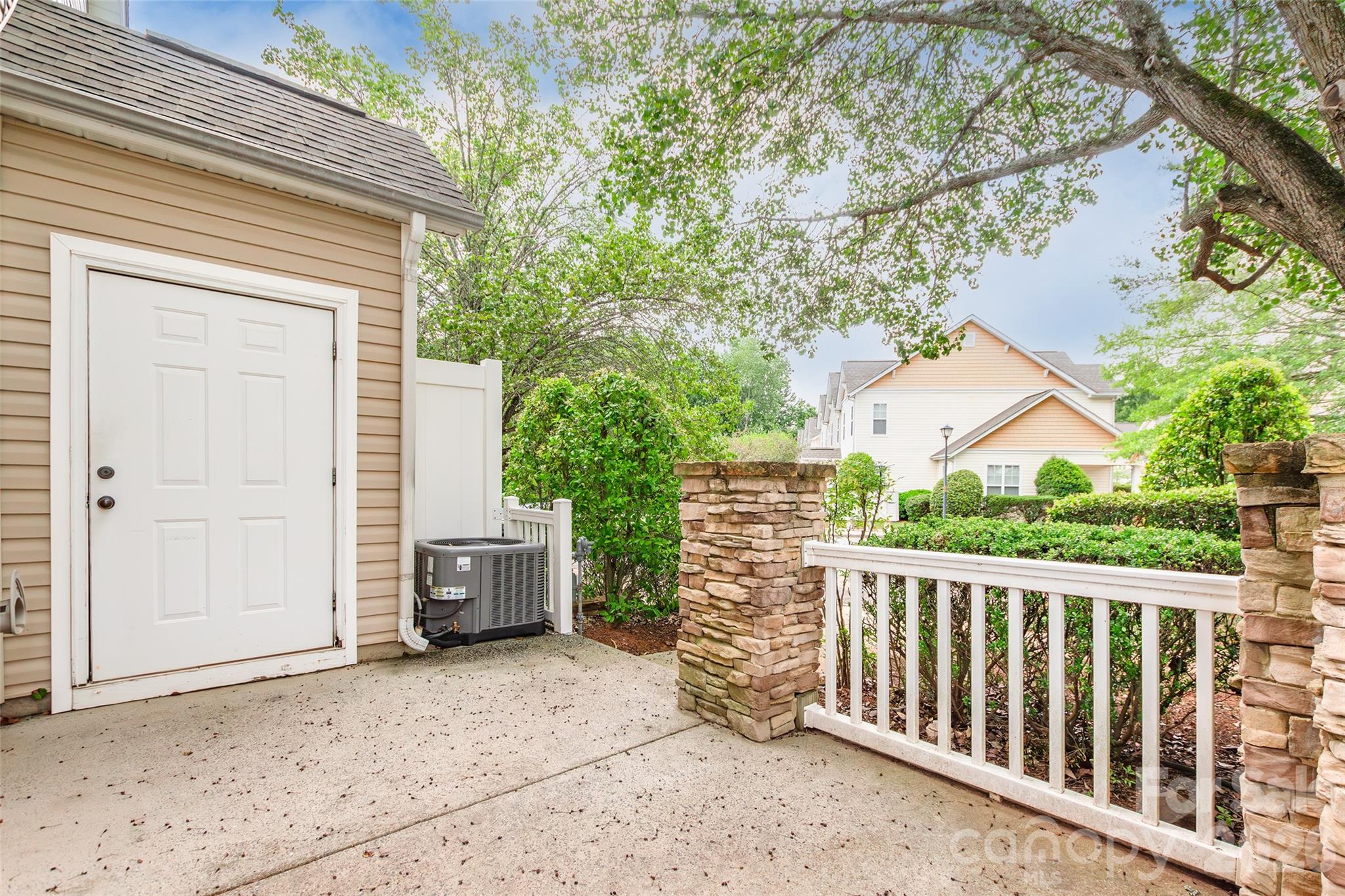 10350 Mcgoogan Lane — Charlotte