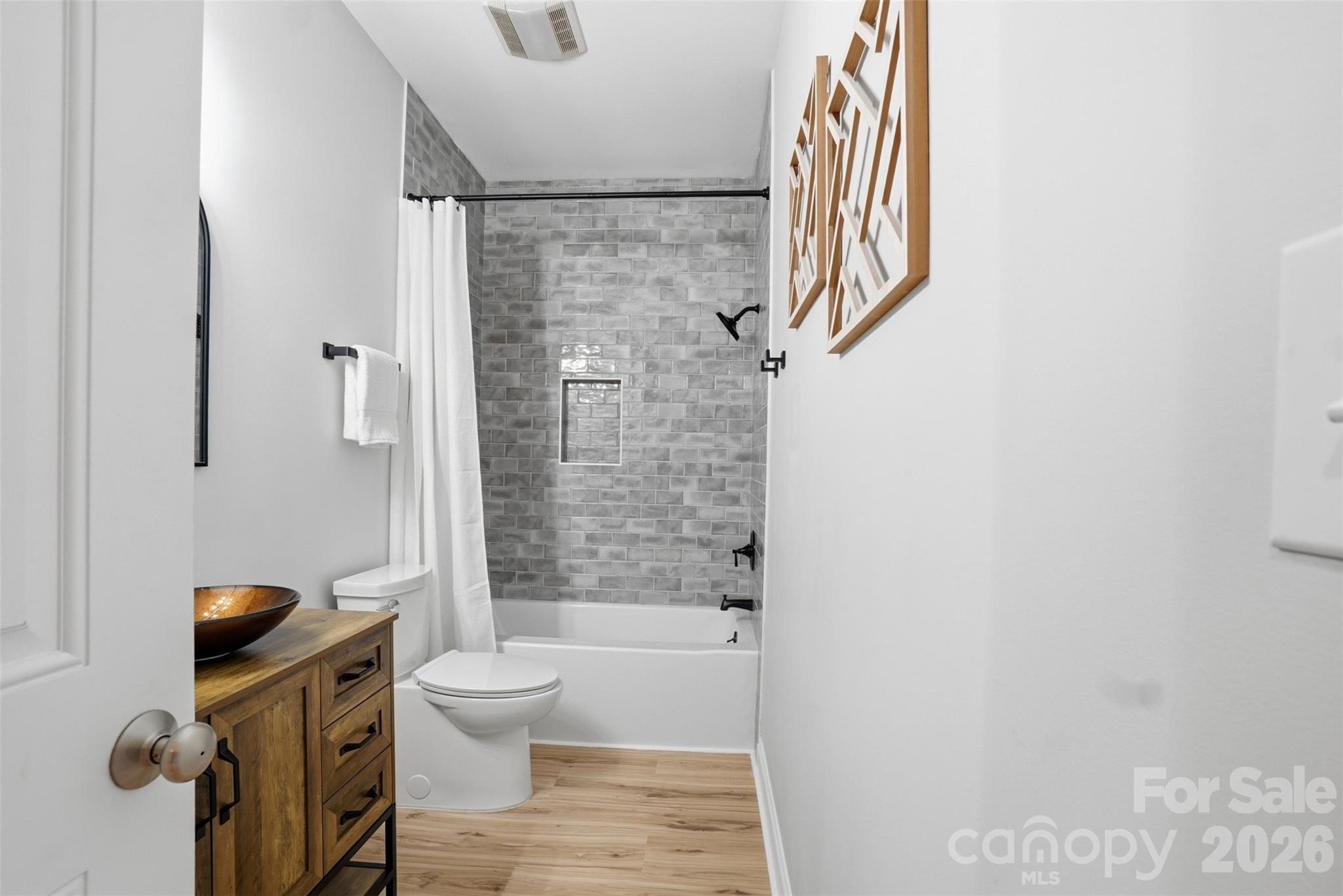 3310 Millstone Creek Road — Lancaster