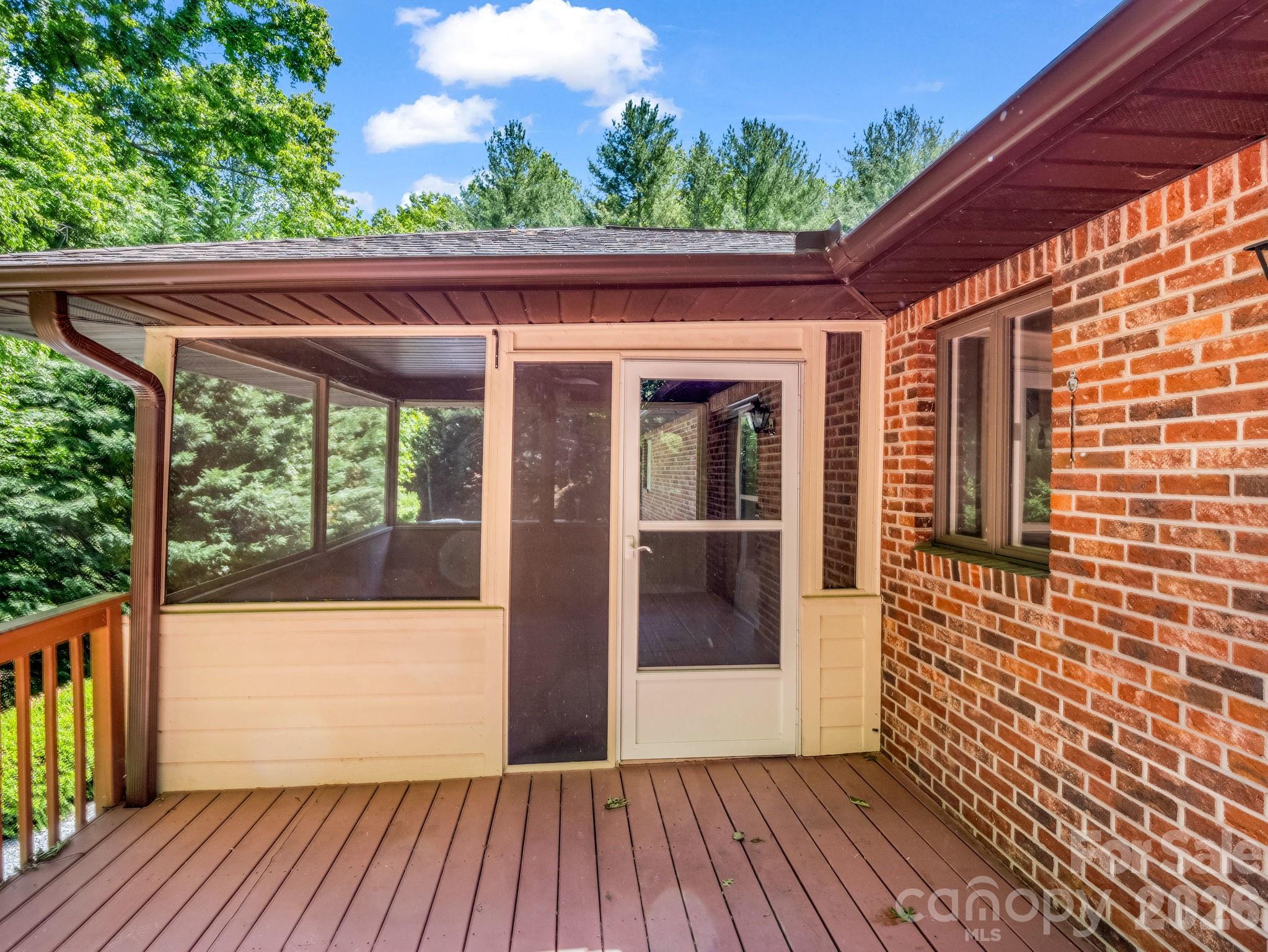 156 Deer Run — Hendersonville