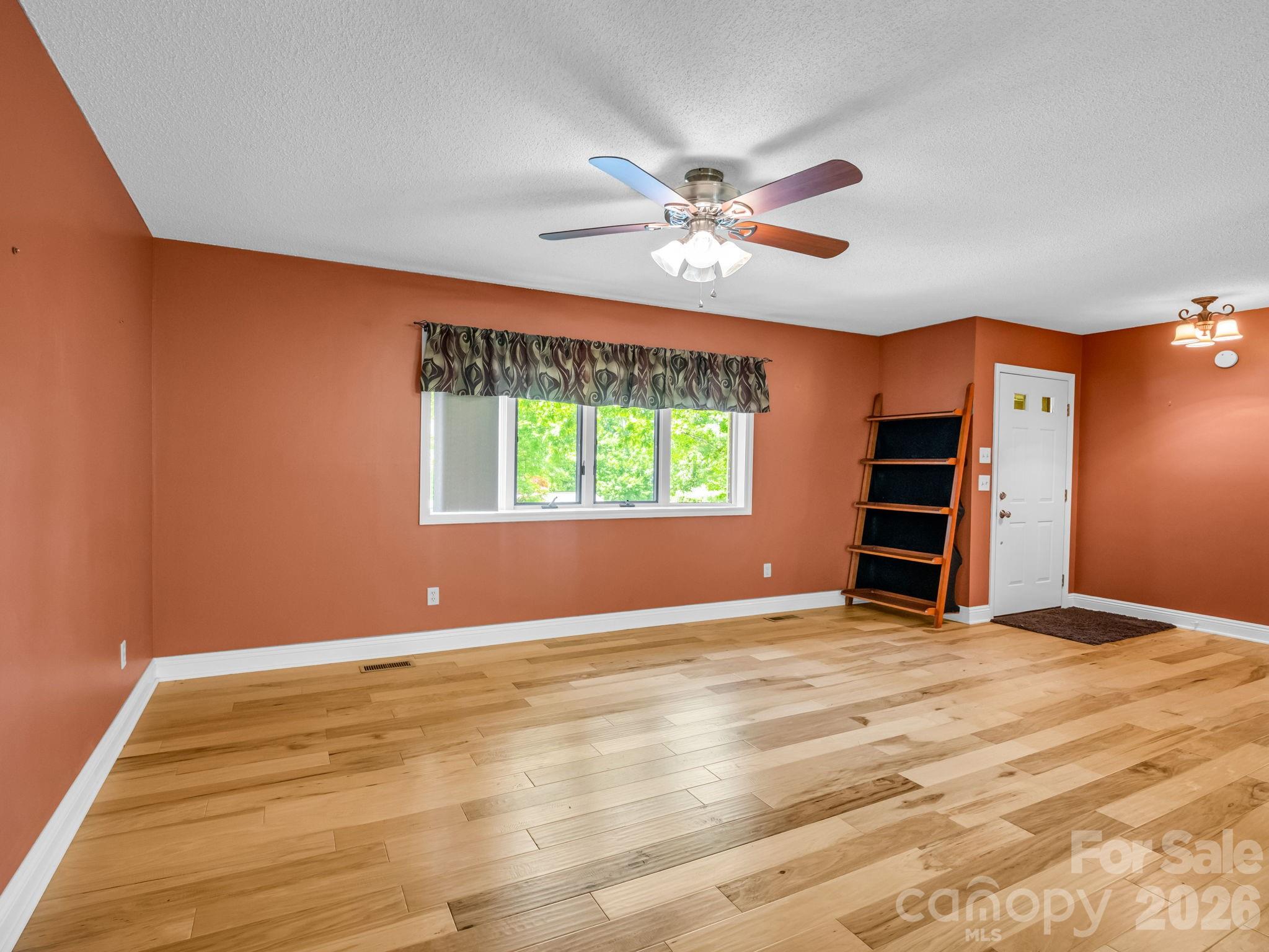 156 Deer Run — Hendersonville