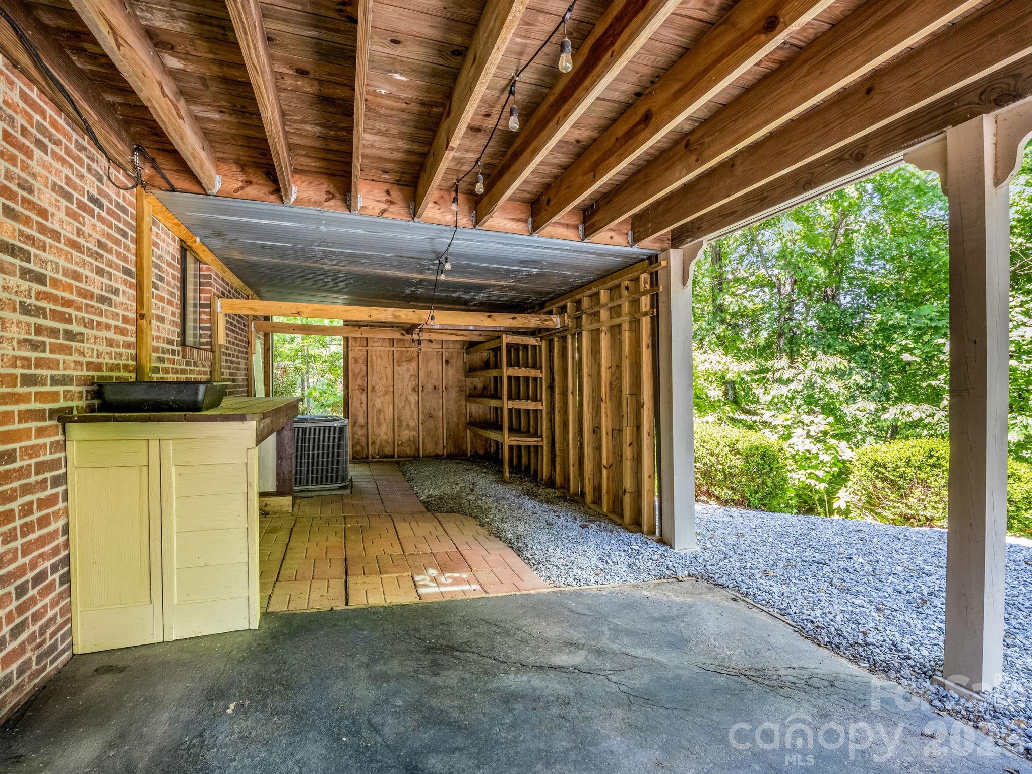 156 Deer Run — Hendersonville