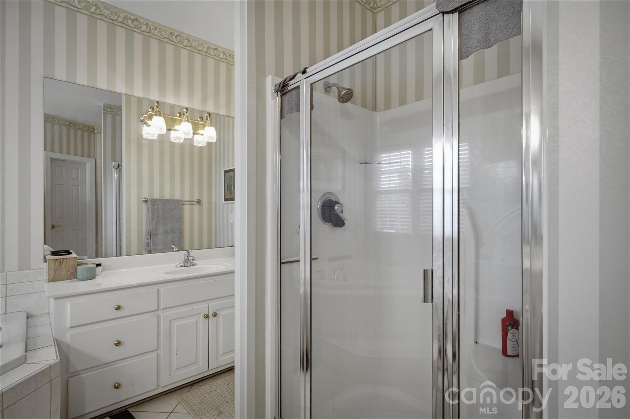 405 Woodridge Drive SE — Lenoir