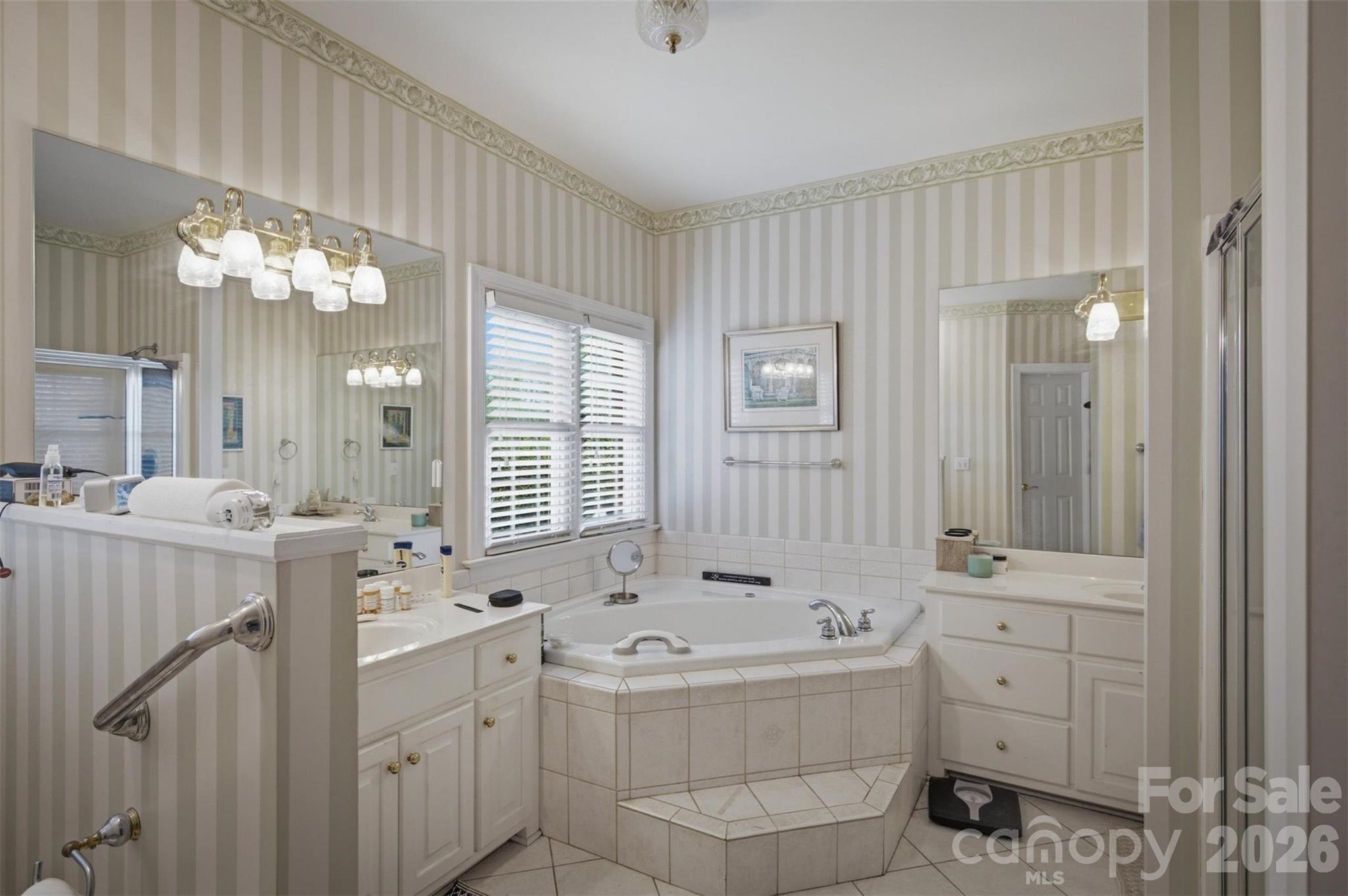 405 Woodridge Drive SE — Lenoir