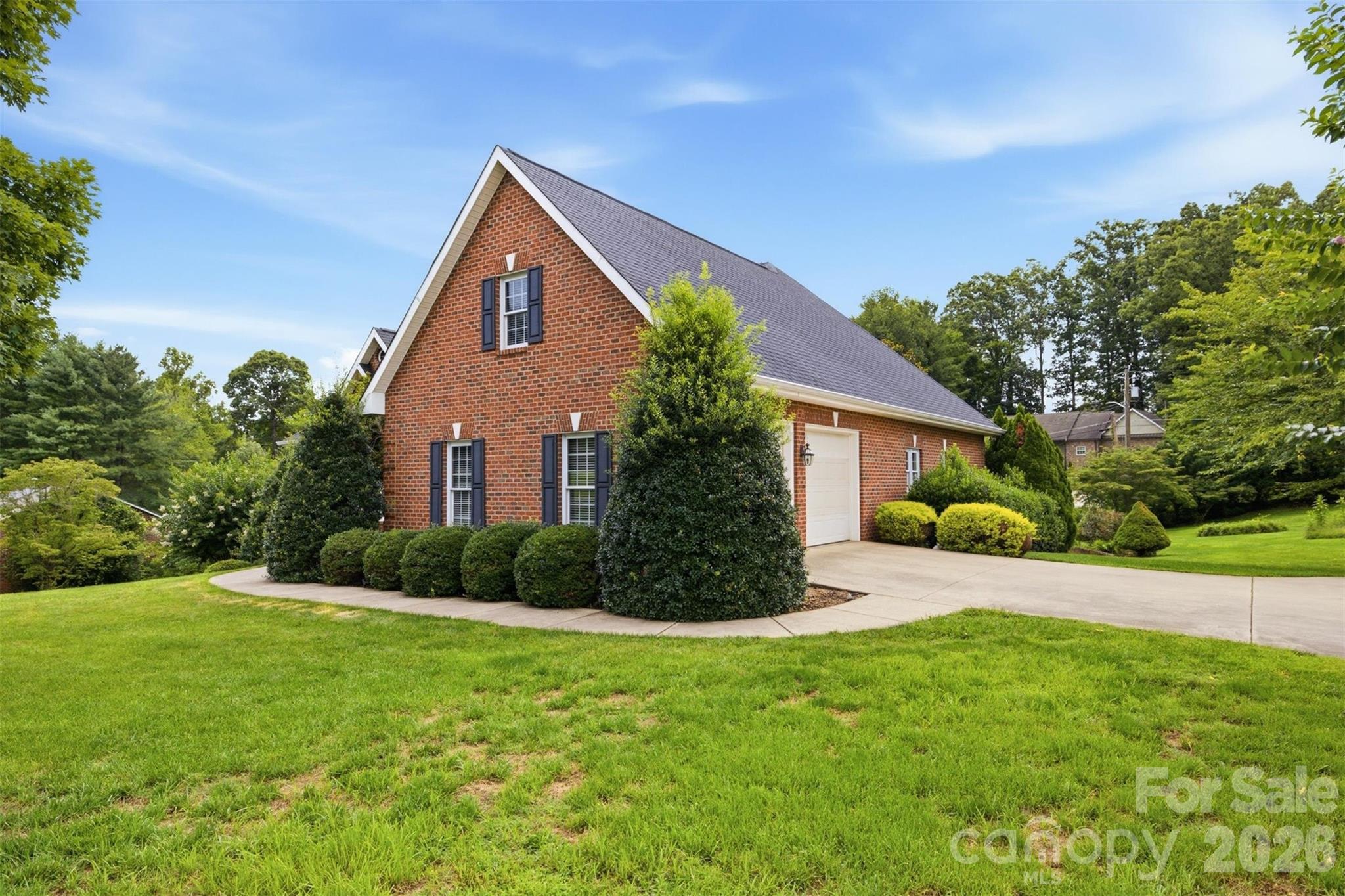 405 Woodridge Drive SE — Lenoir