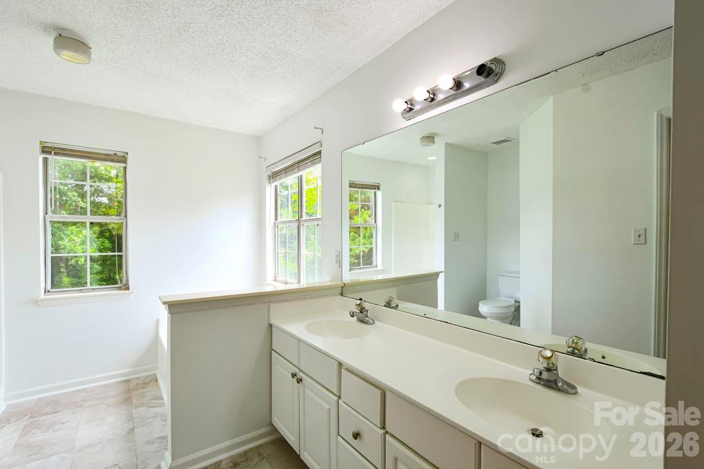 8406 Bedford Green Lane — Charlotte