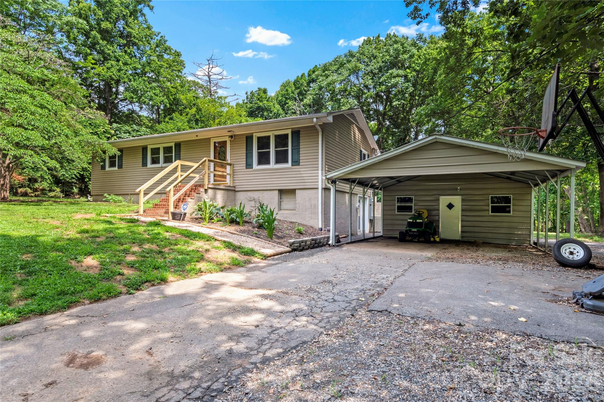 152 Blue Ridge Road — State Road