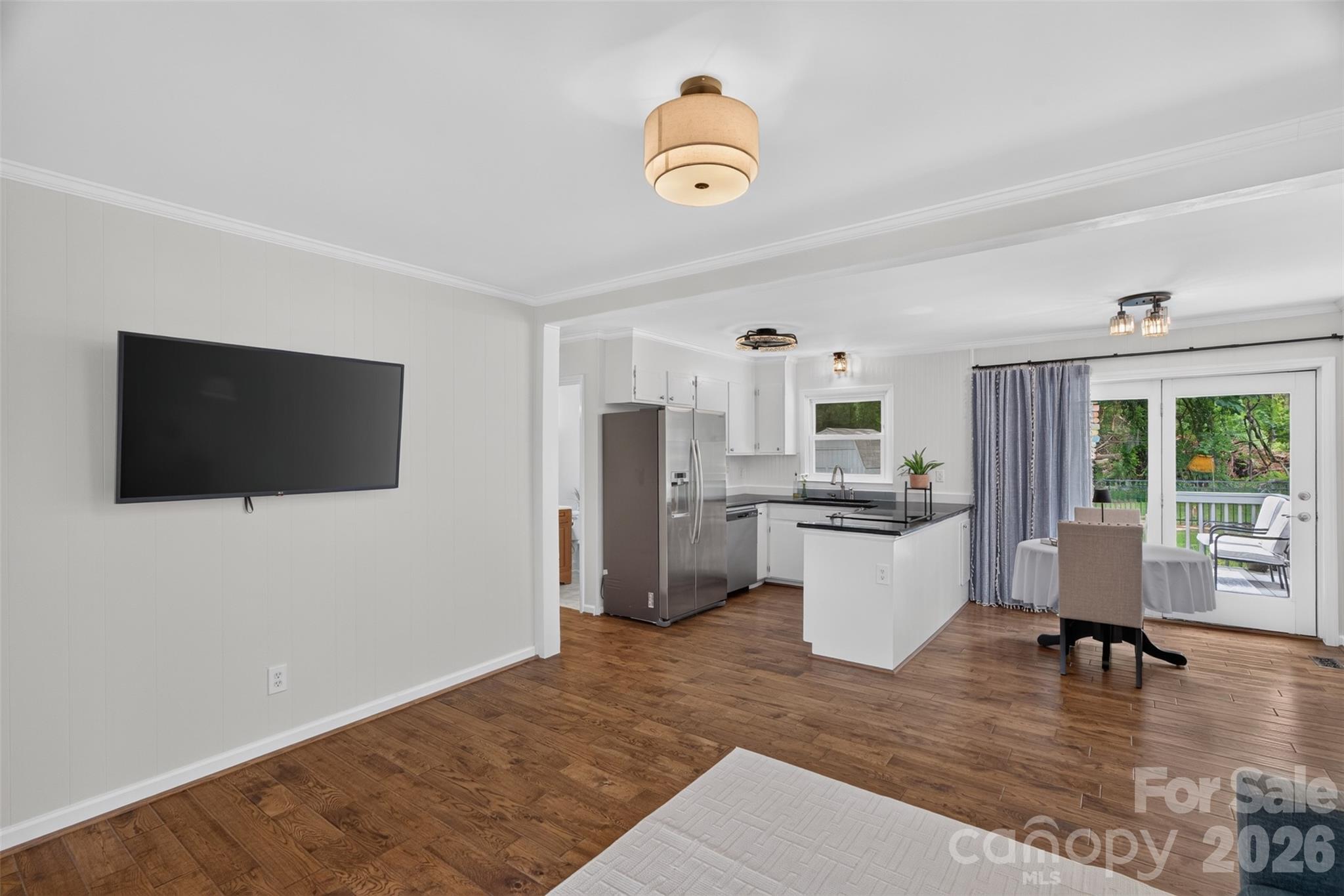 835 Edgewater Drive — Belmont