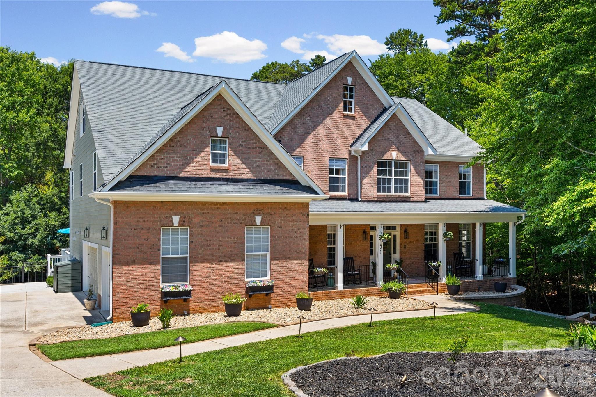 121 Isle Run Drive — Mooresville