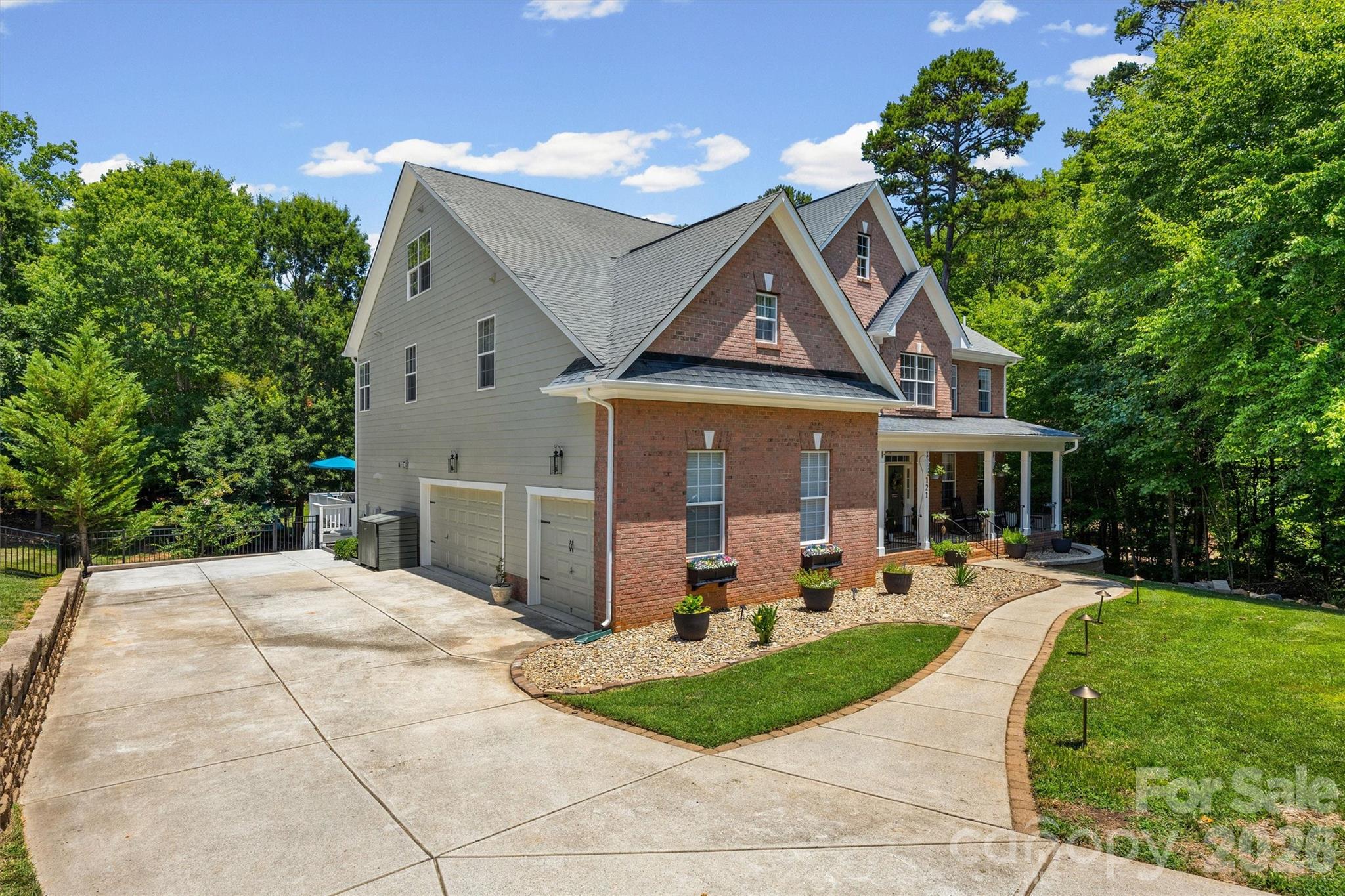121 Isle Run Drive — Mooresville