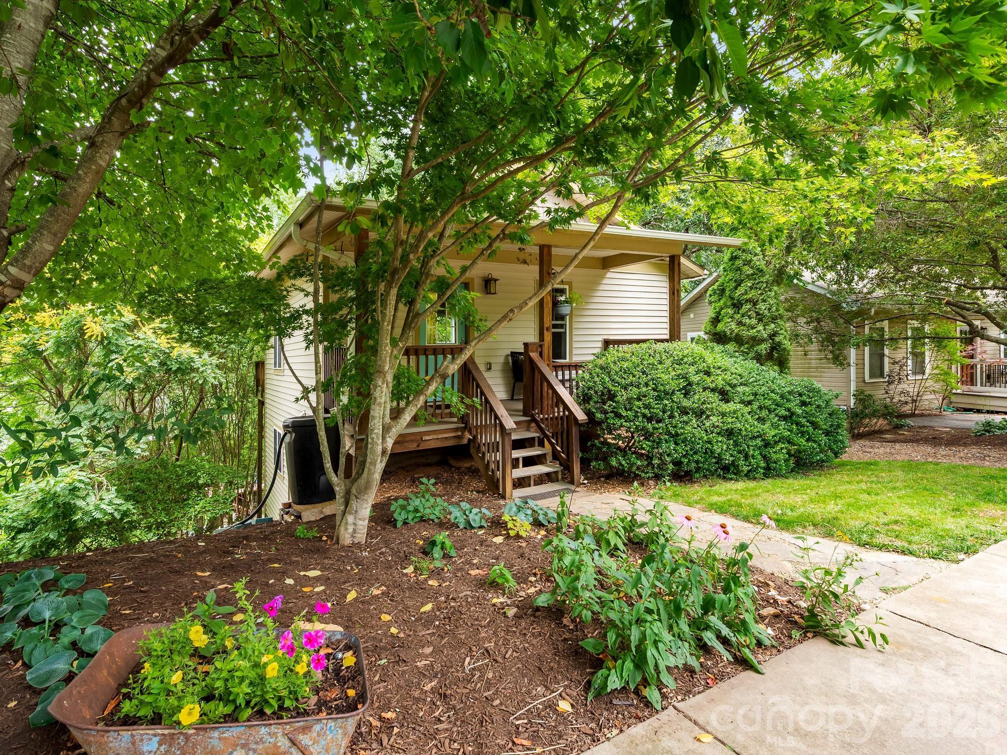 16 Jefferson Drive — Asheville