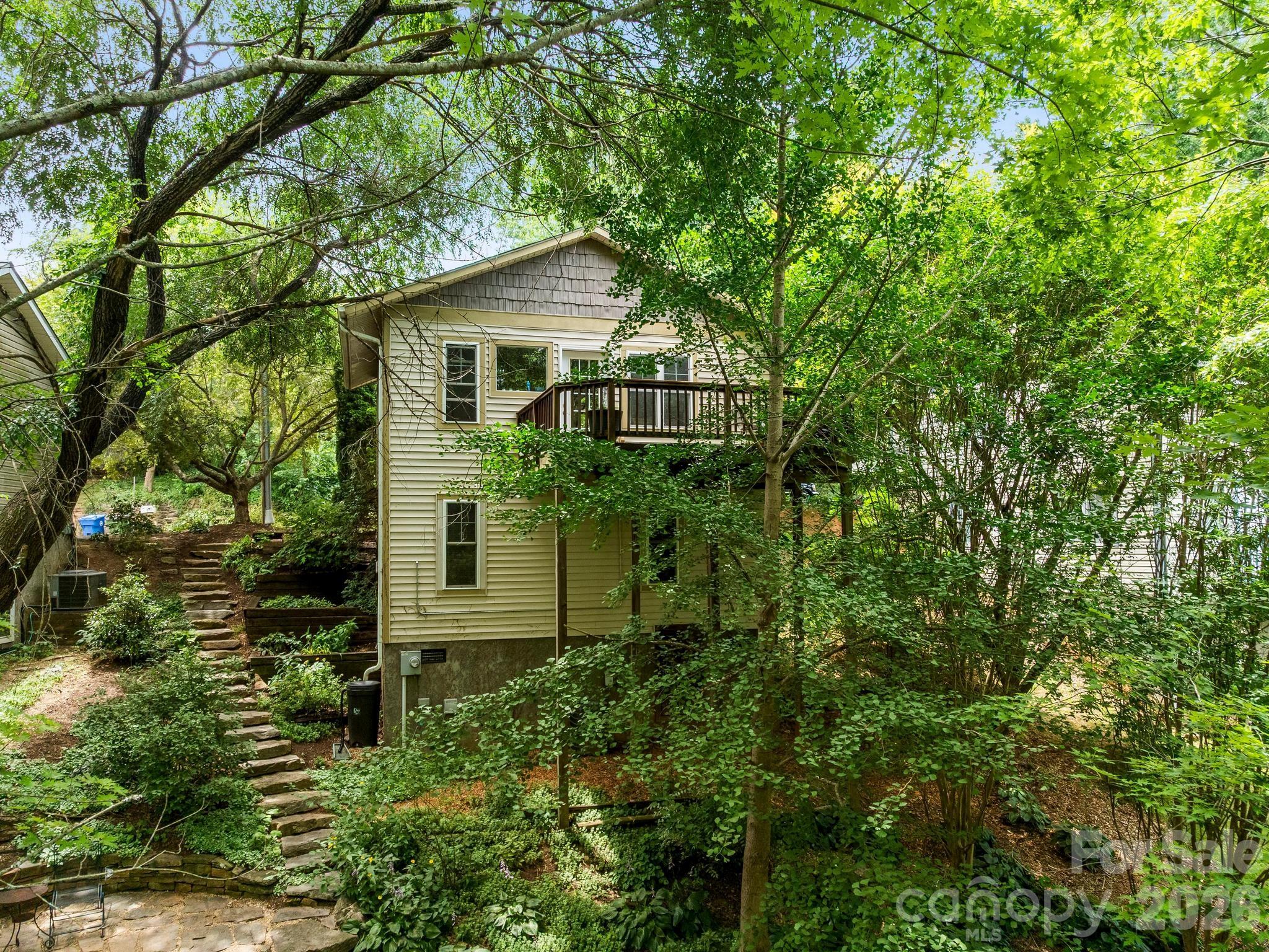 16 Jefferson Drive — Asheville