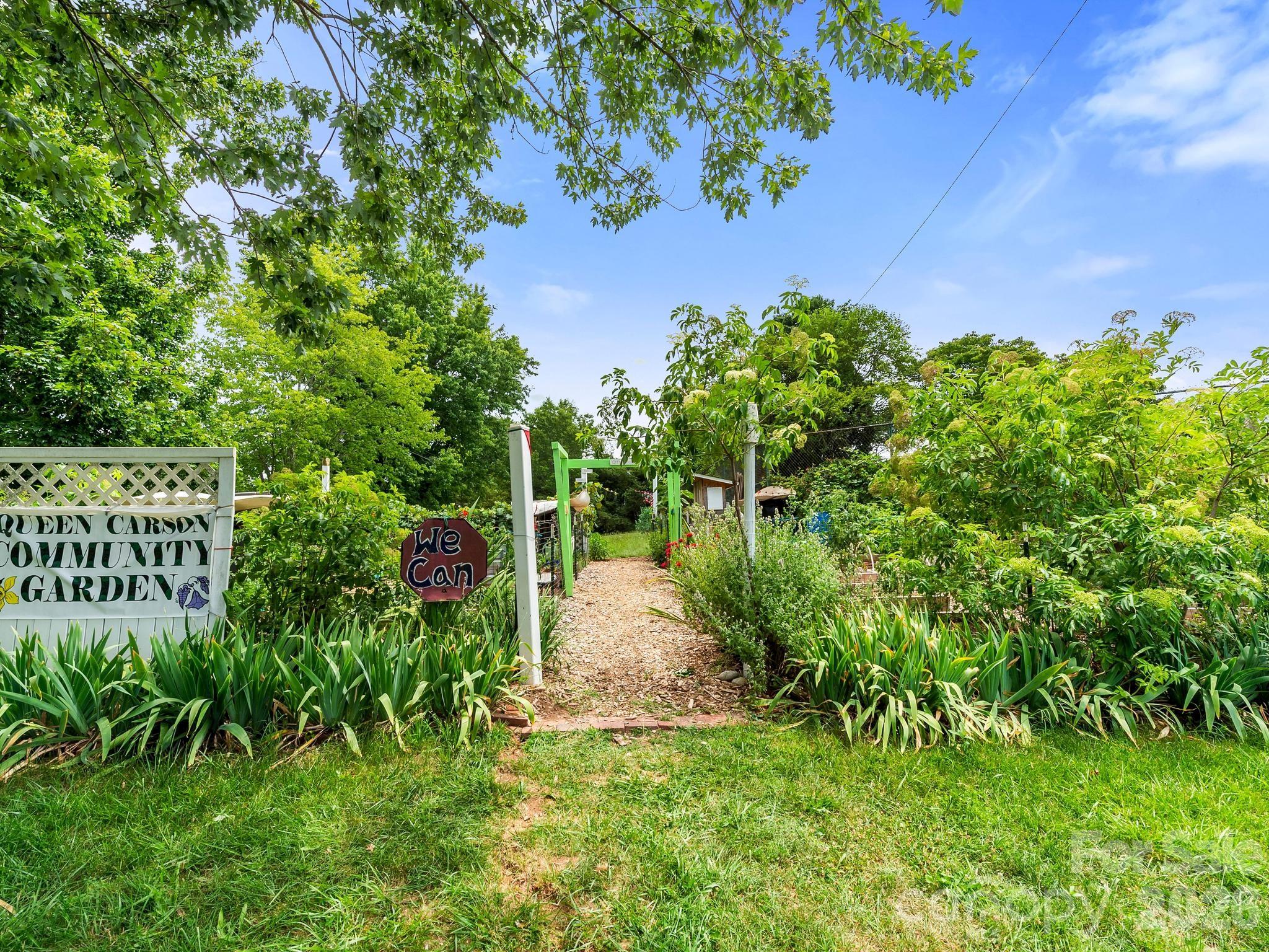 16 Jefferson Drive — Asheville