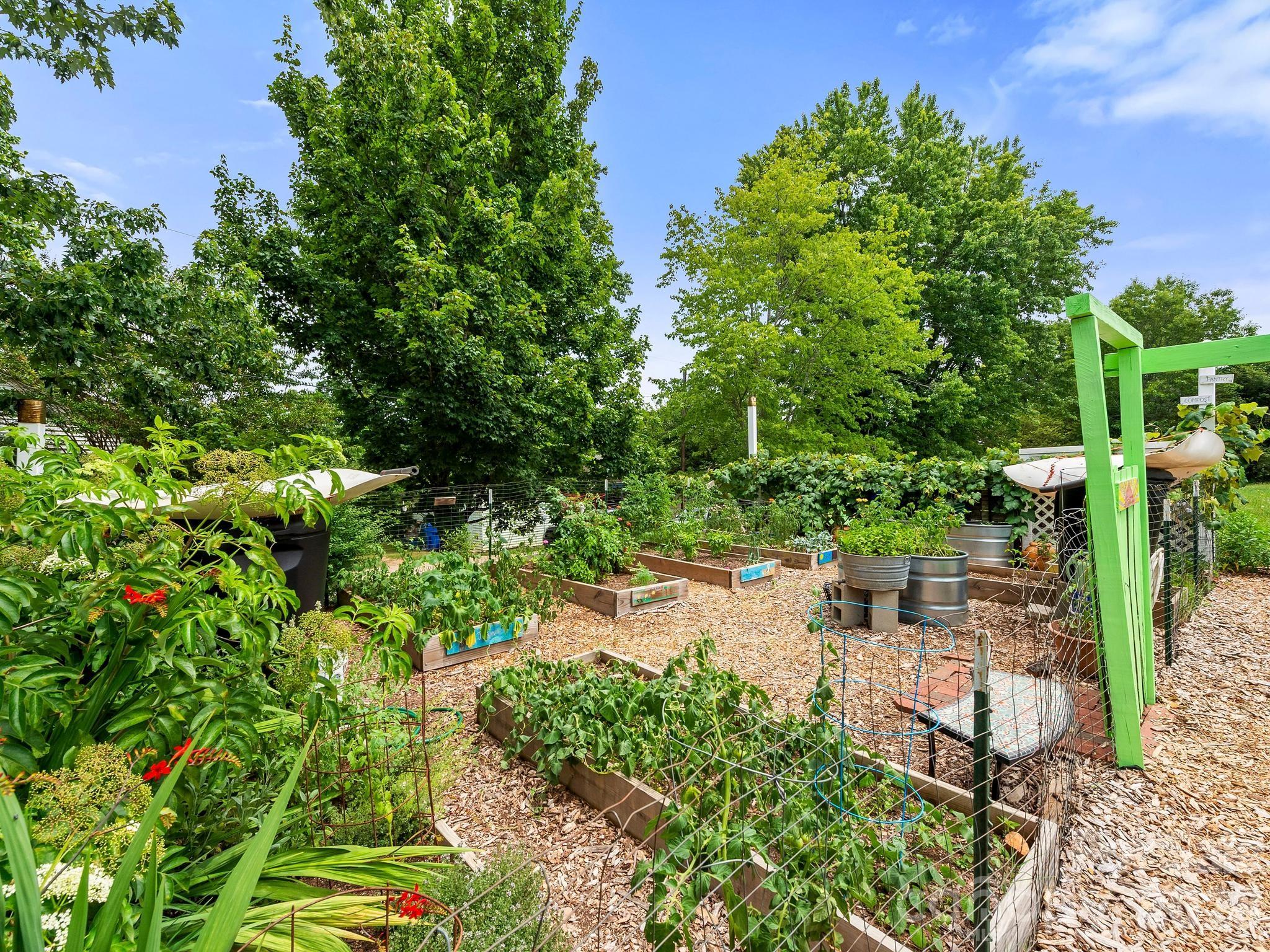 16 Jefferson Drive — Asheville