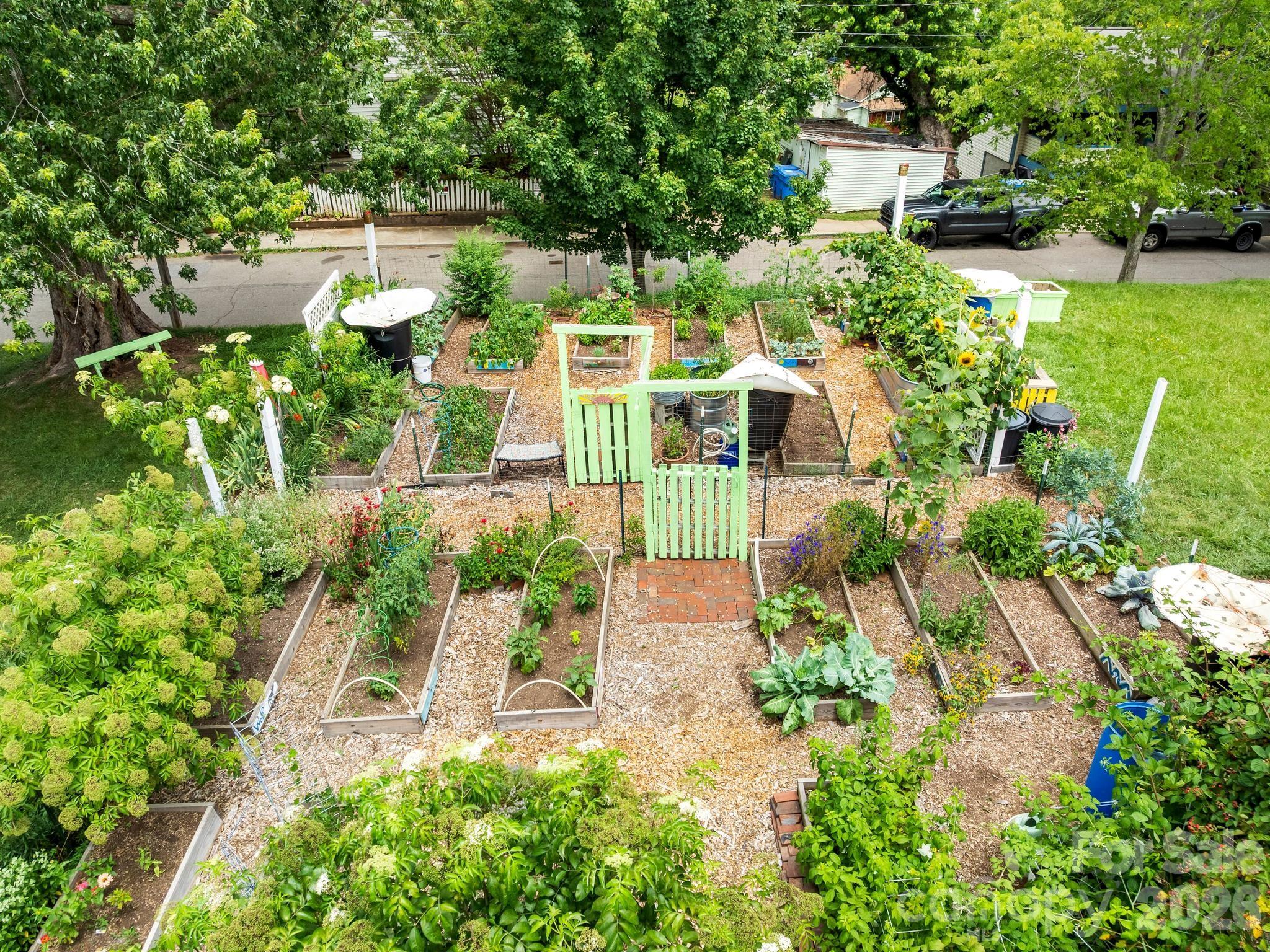 16 Jefferson Drive — Asheville