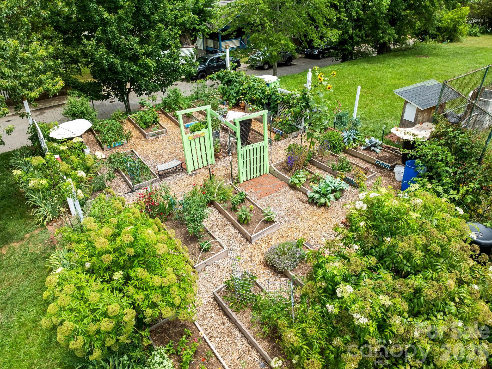 16 Jefferson Drive — Asheville