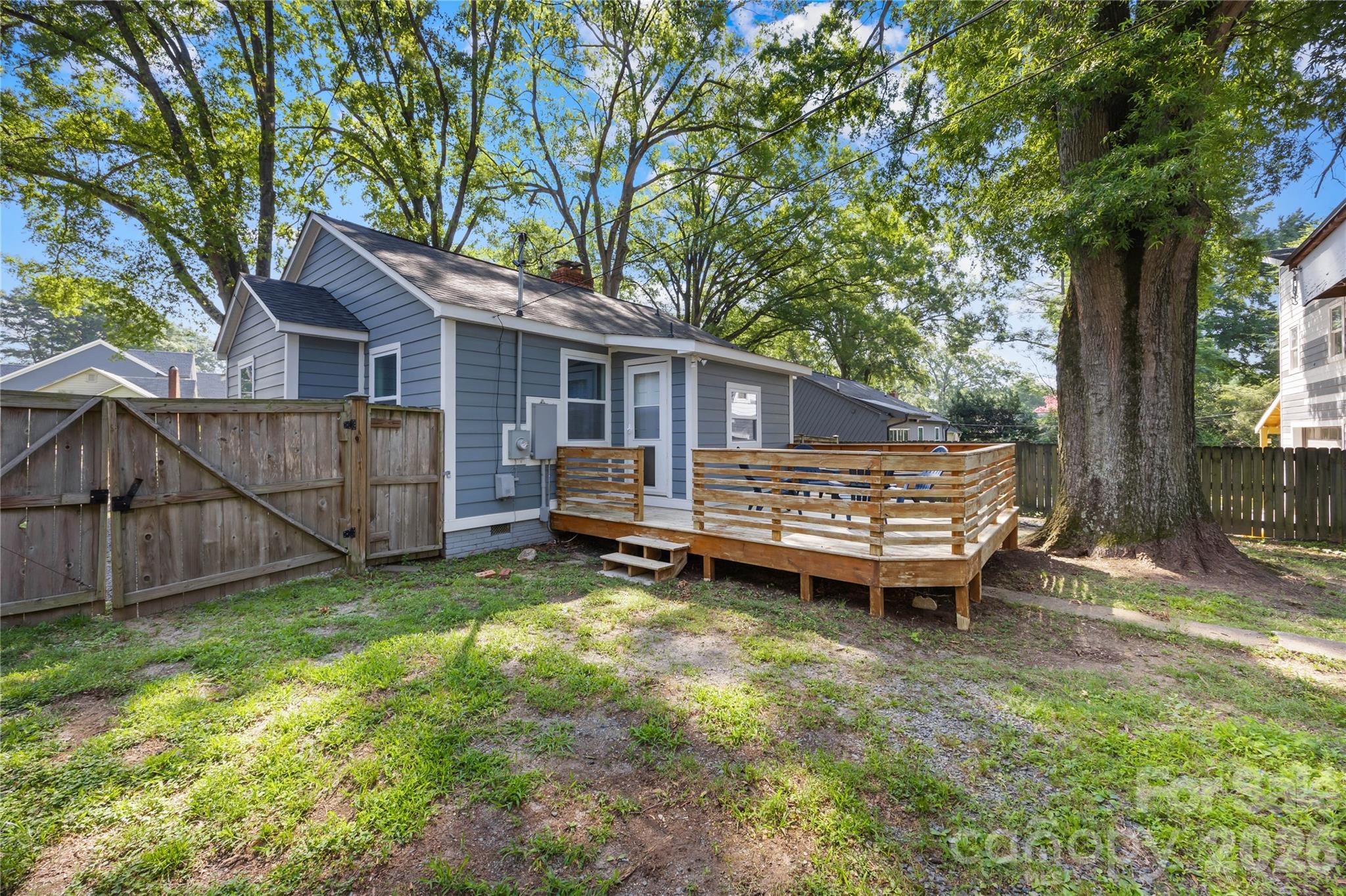 1120 Meadow Lane — Charlotte