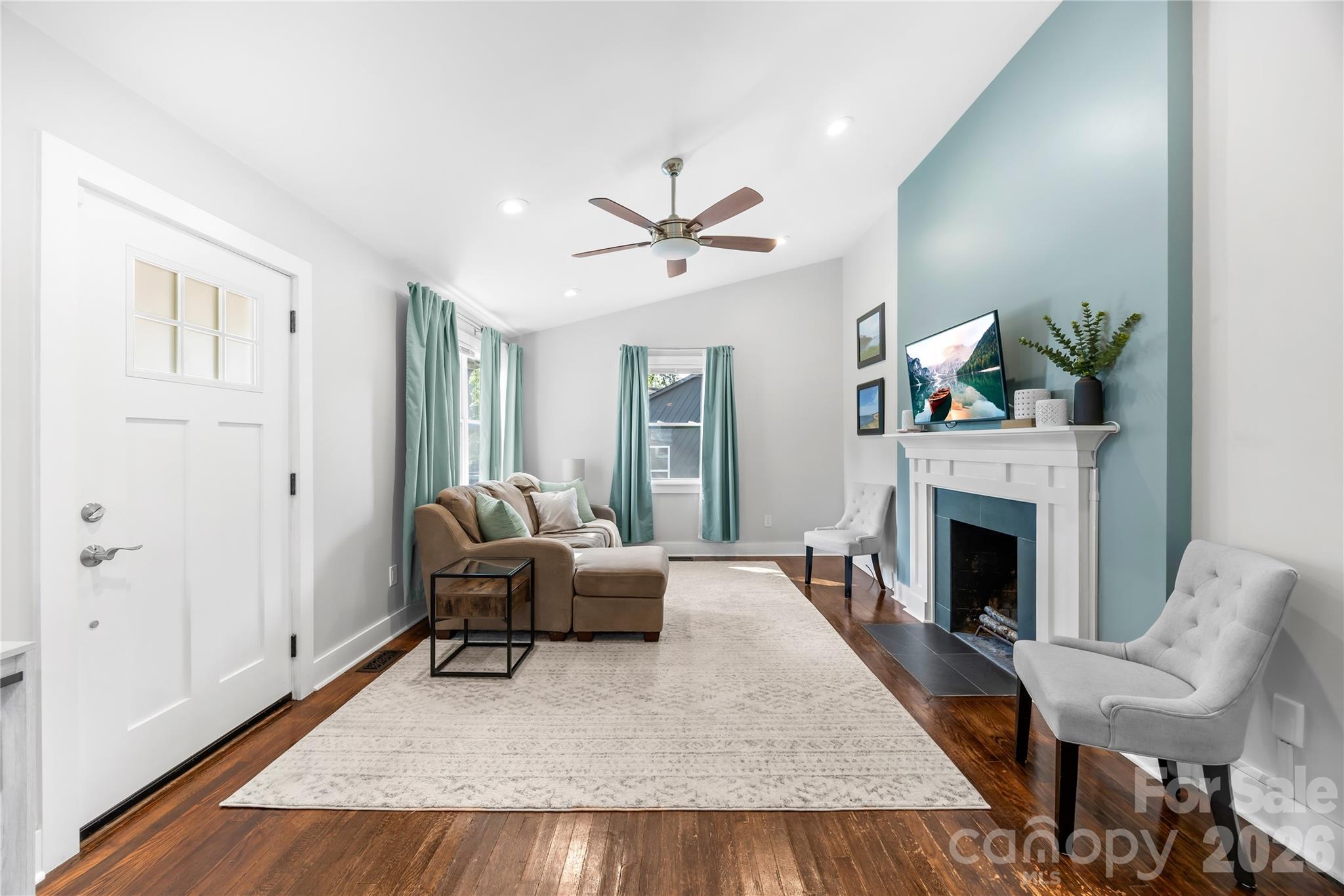 1120 Meadow Lane — Charlotte