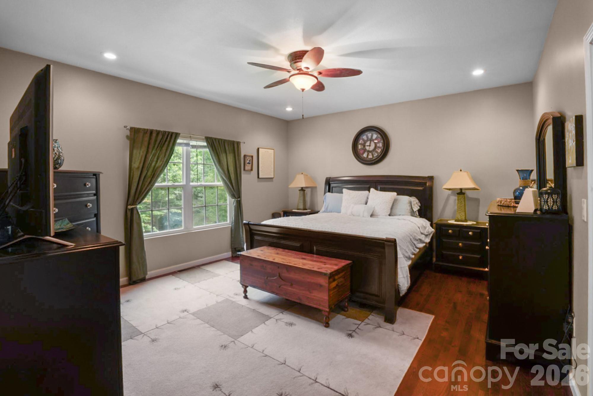 90 King Road — Weaverville