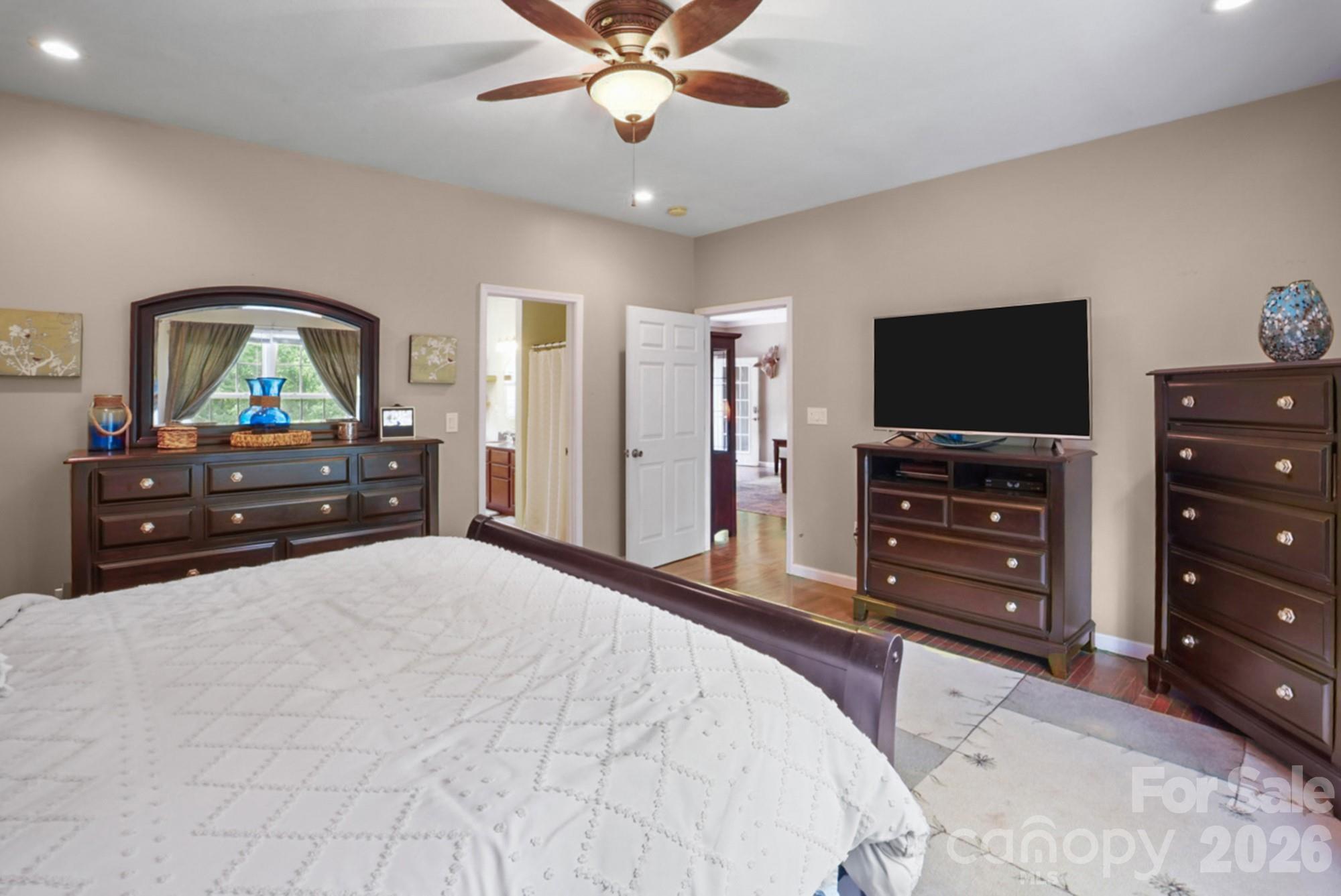 90 King Road — Weaverville