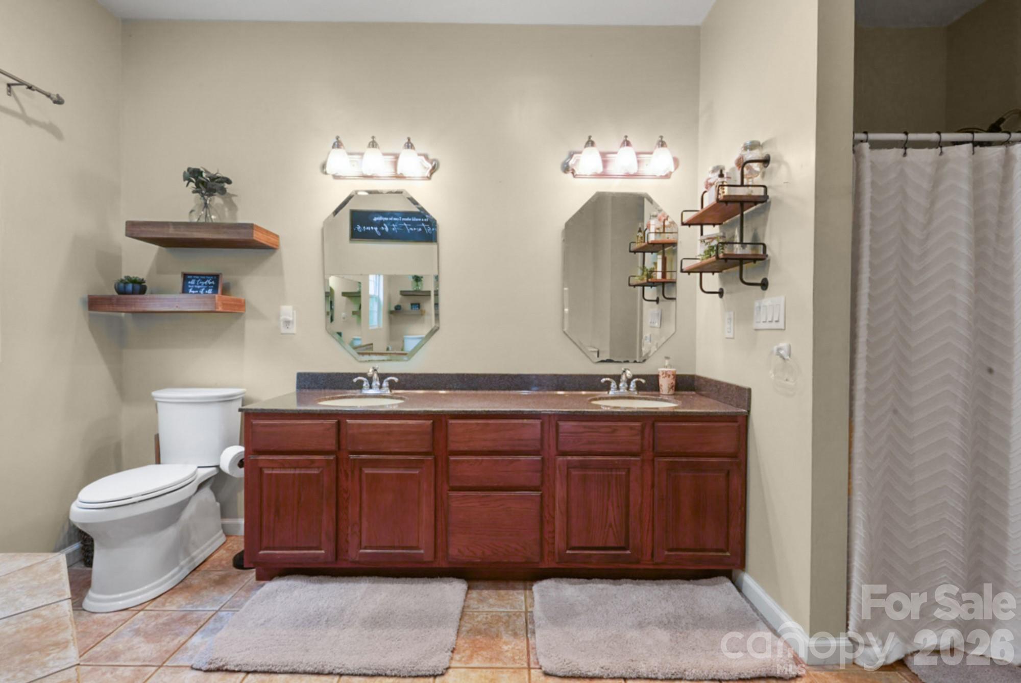 90 King Road — Weaverville