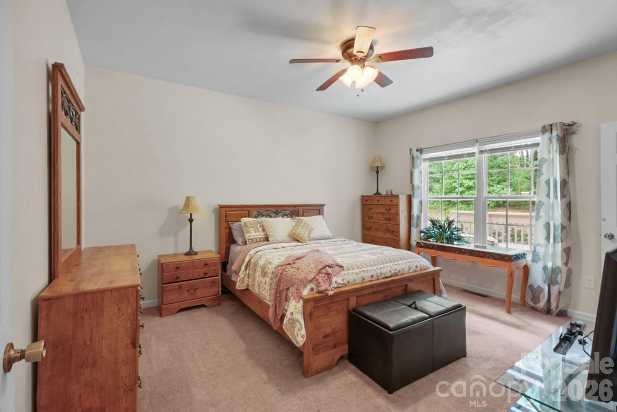 90 King Road — Weaverville