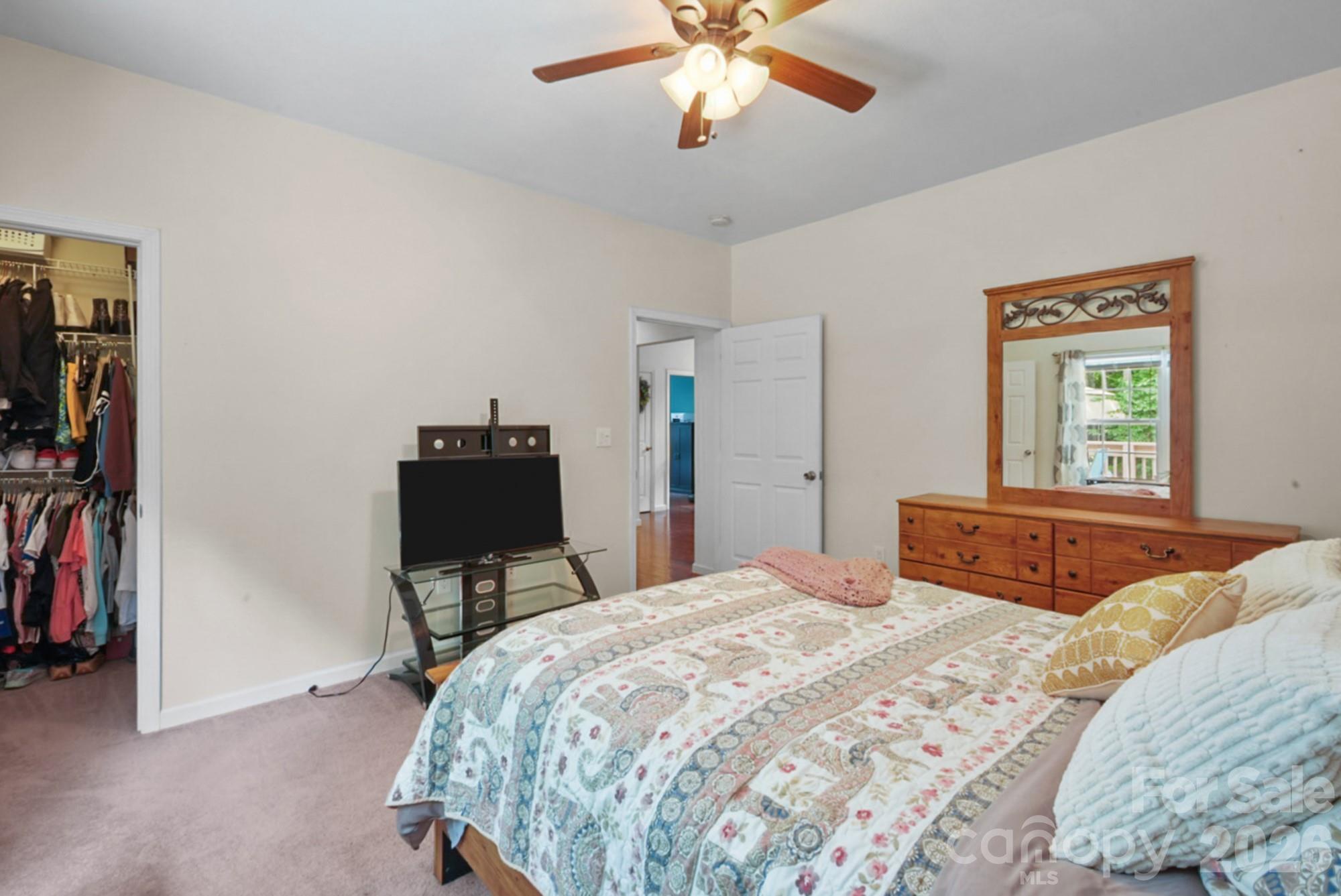 90 King Road — Weaverville