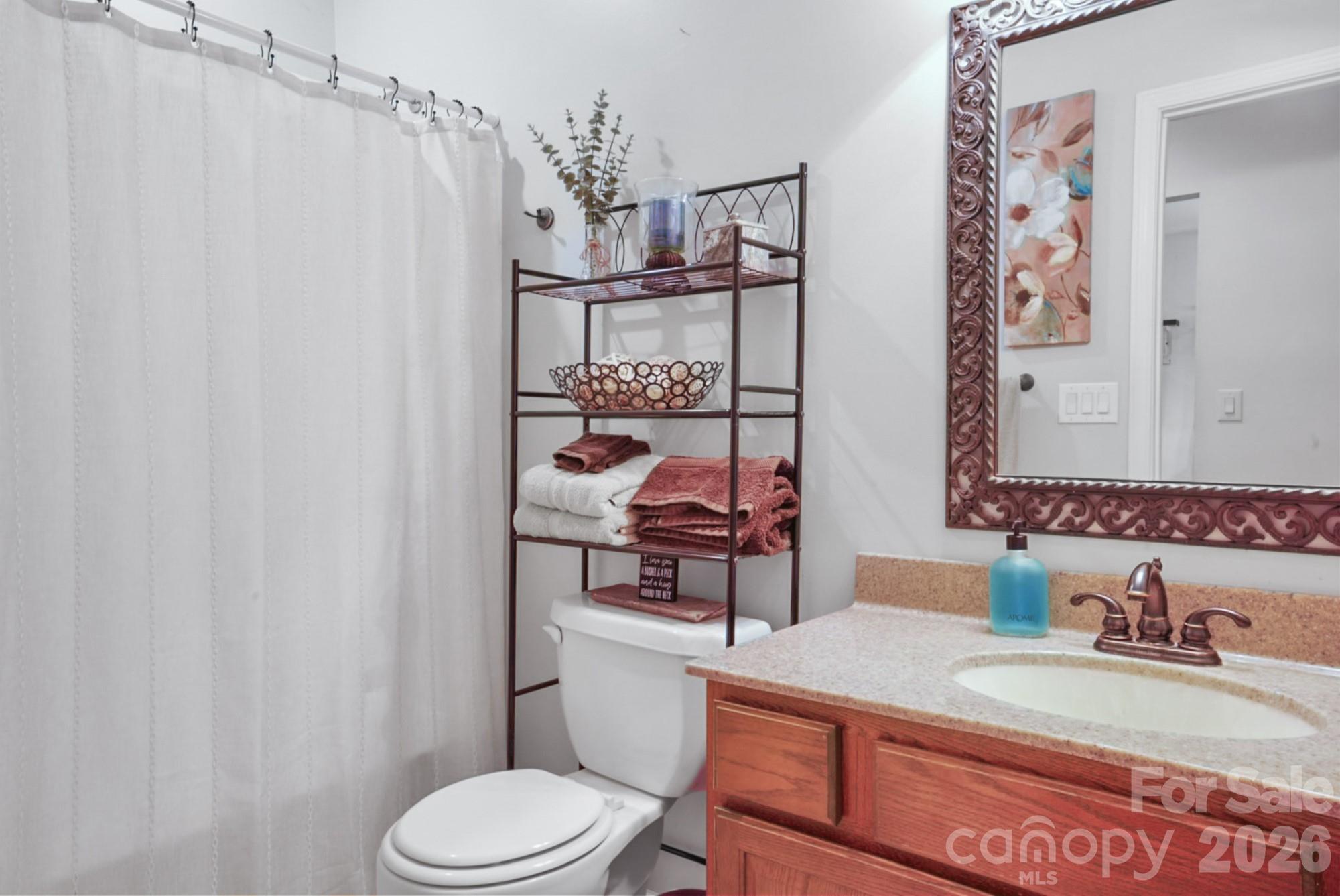 90 King Road — Weaverville