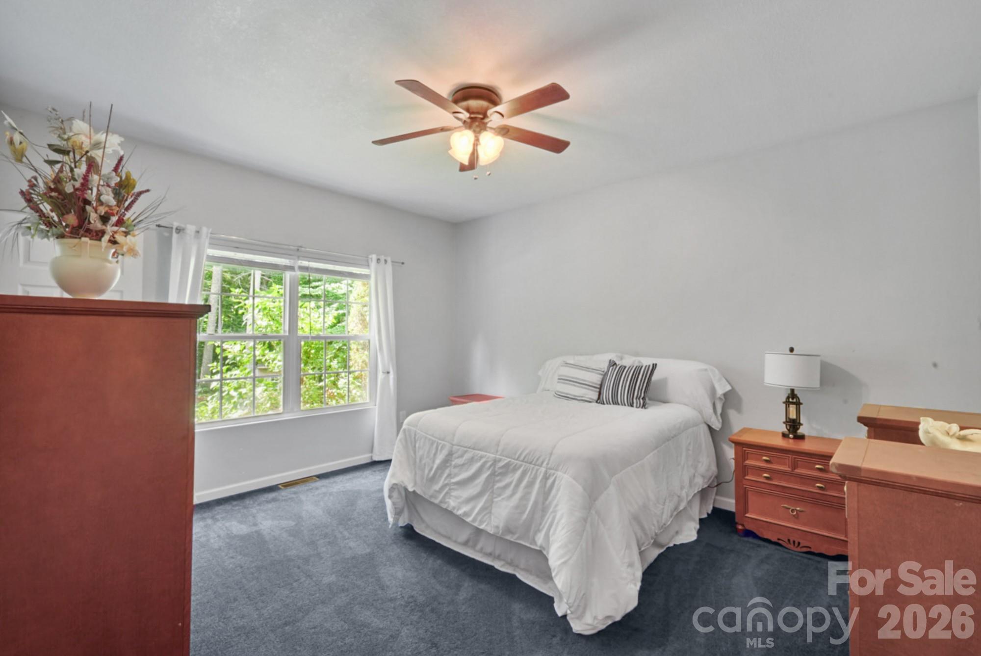 90 King Road — Weaverville
