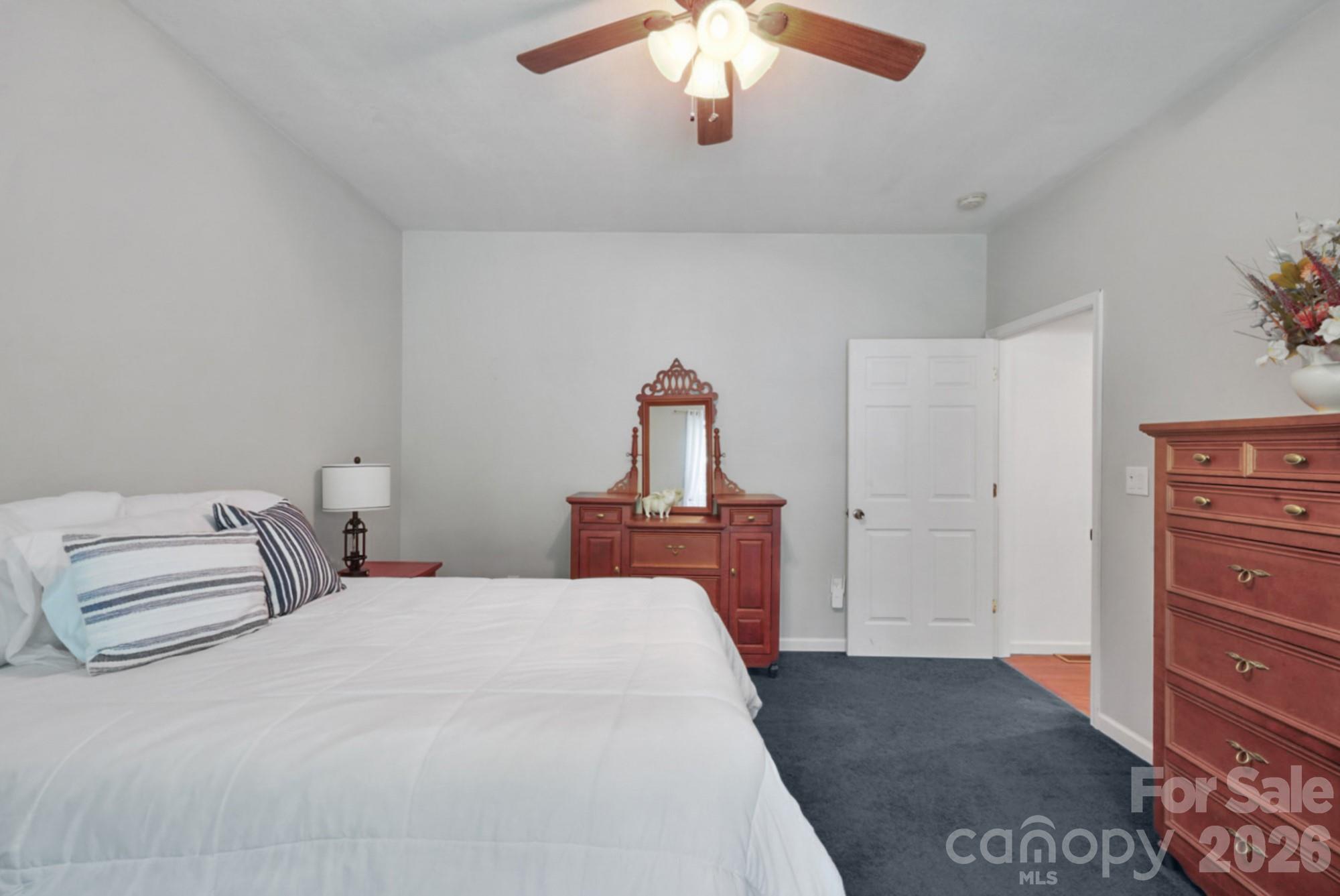 90 King Road — Weaverville