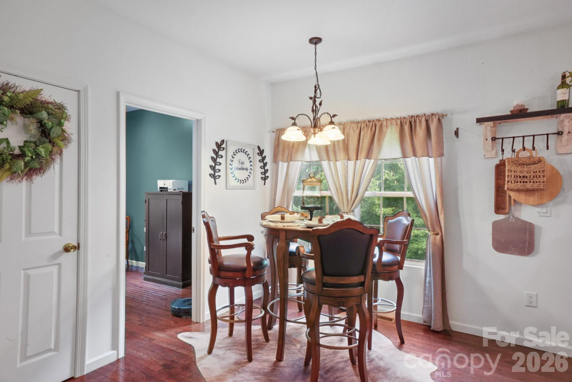 90 King Road — Weaverville