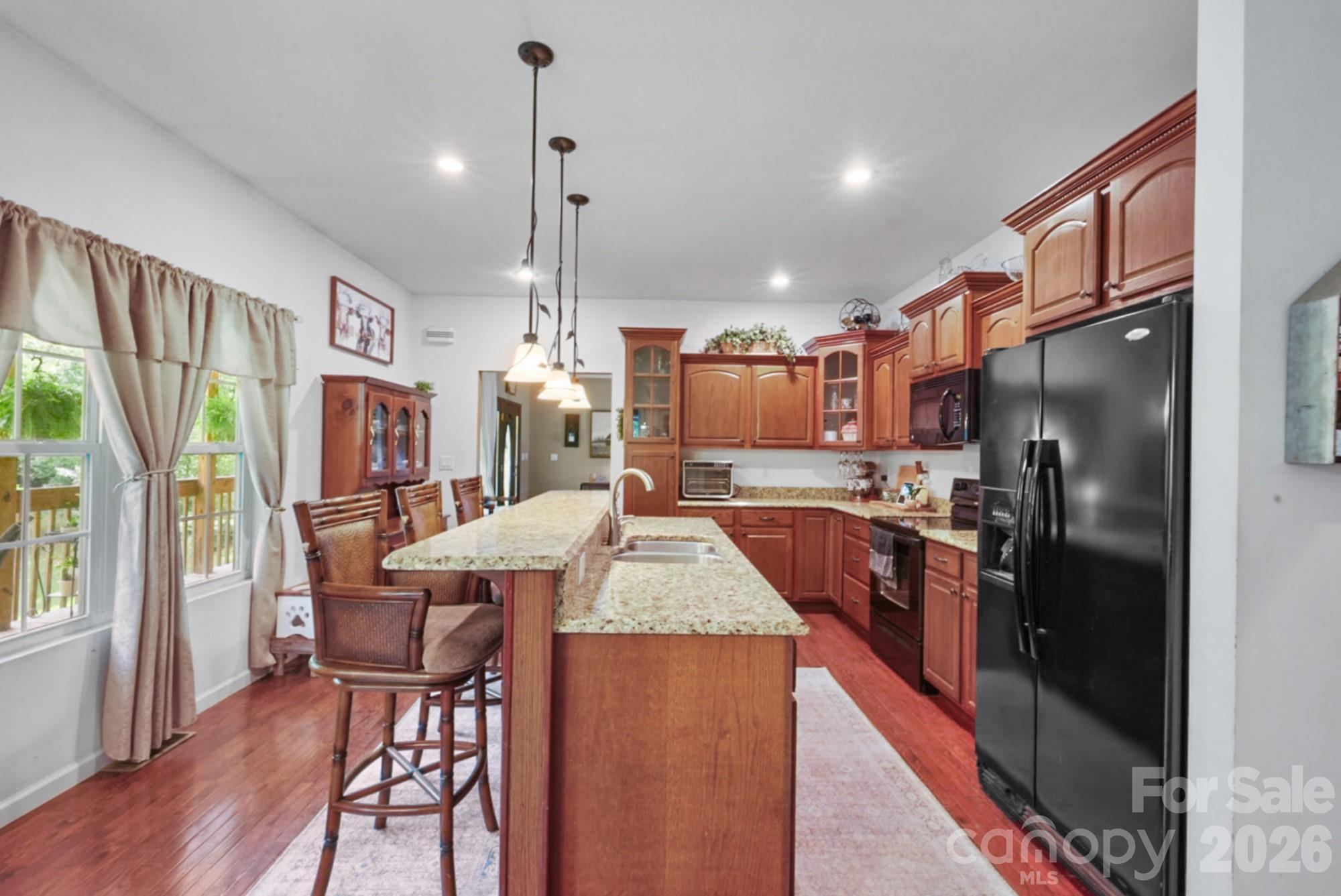 90 King Road — Weaverville