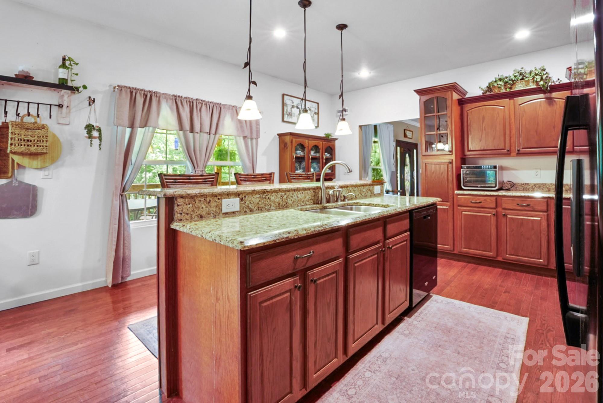 90 King Road — Weaverville