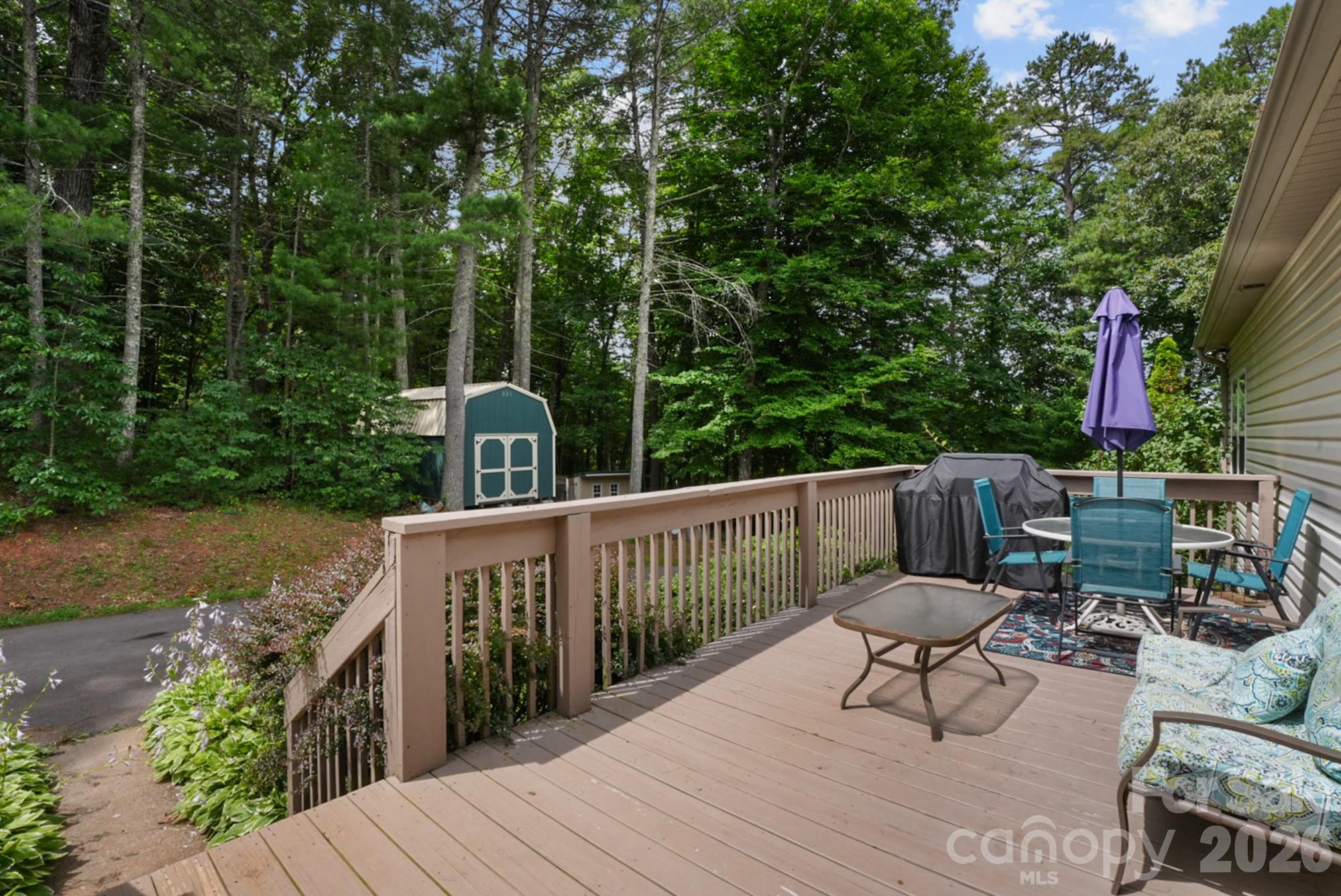 90 King Road — Weaverville