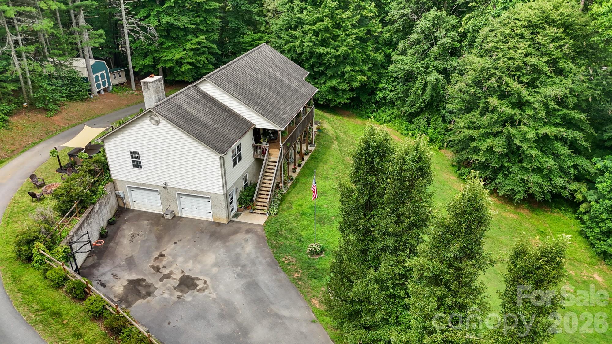 90 King Road — Weaverville