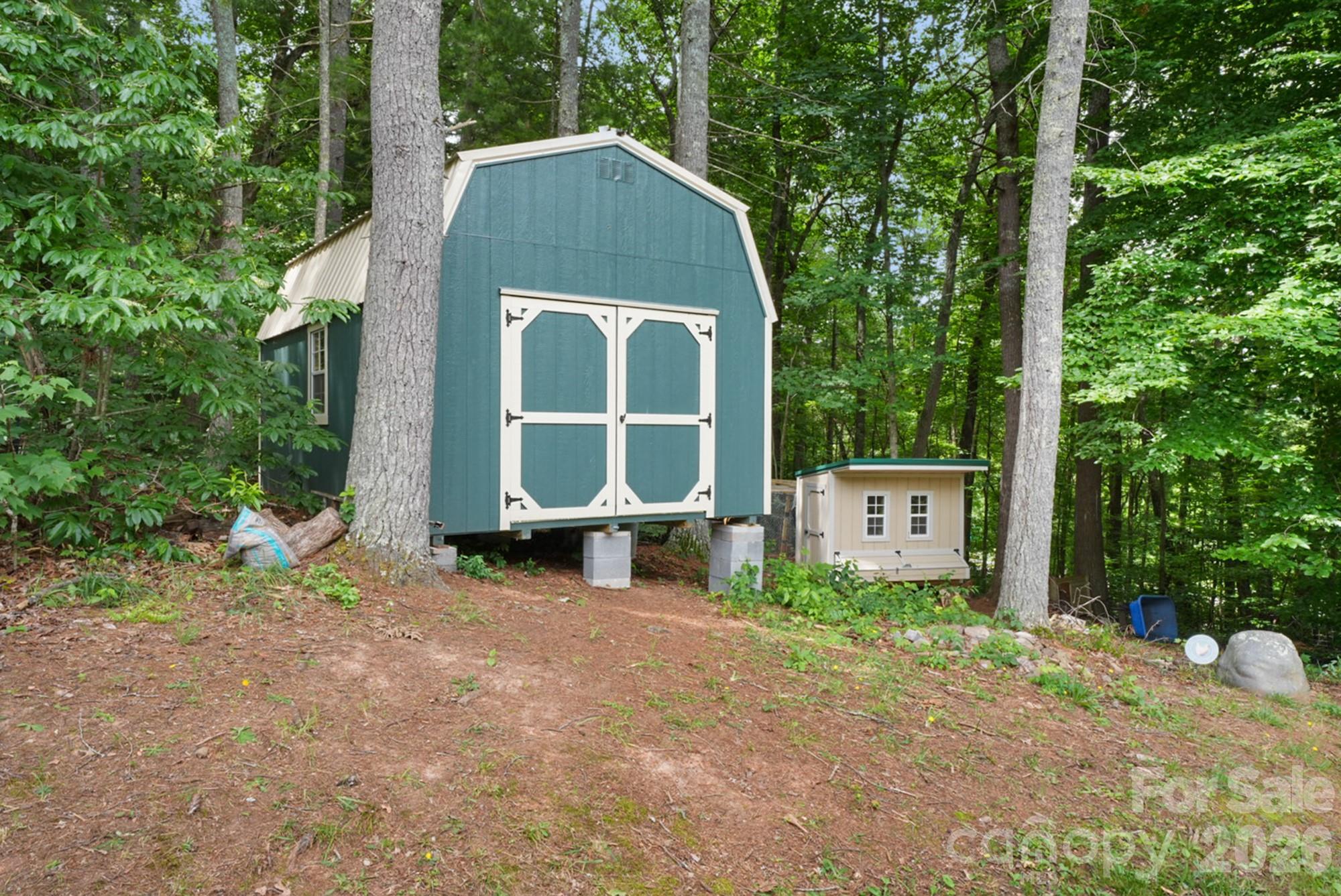 90 King Road — Weaverville
