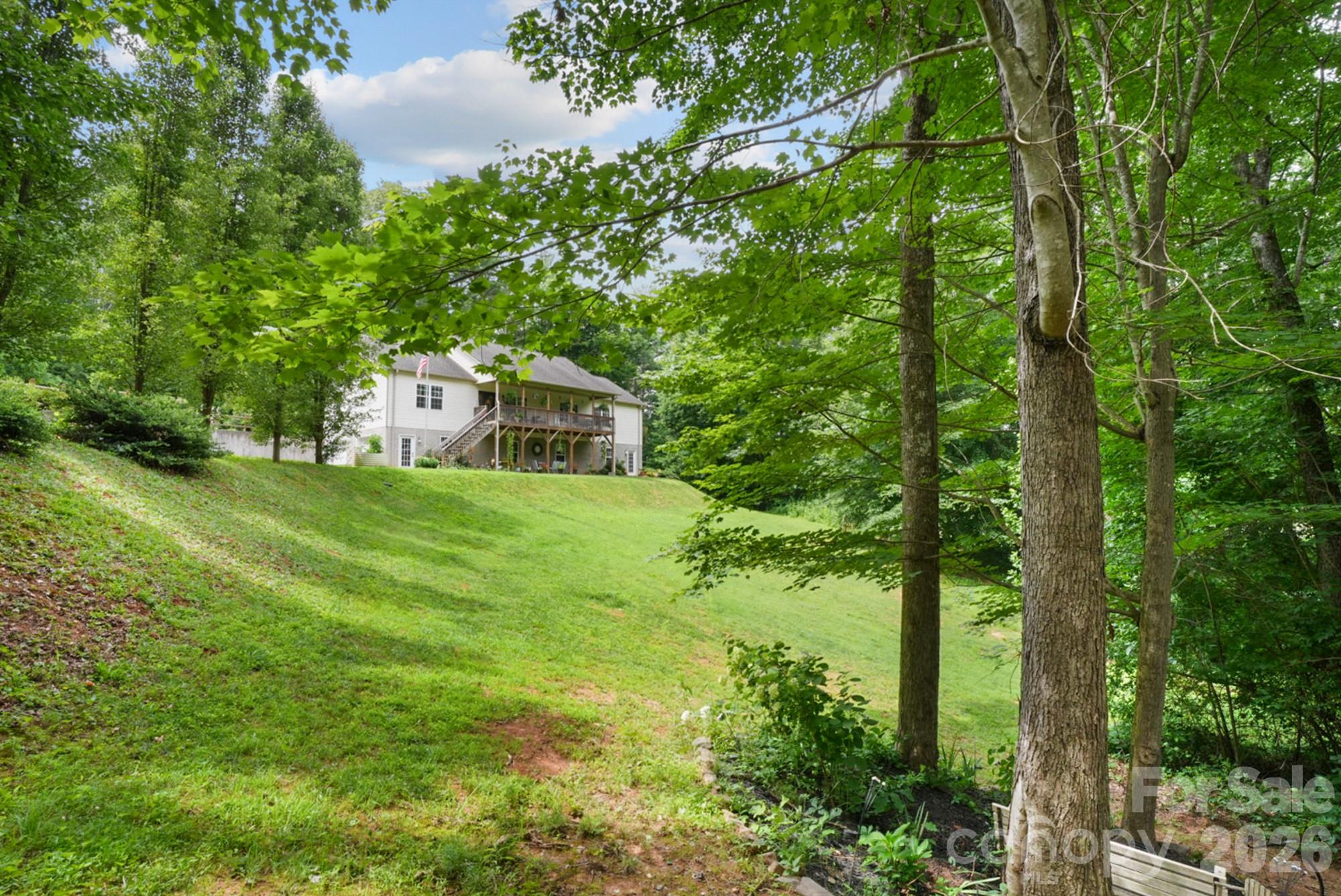 90 King Road — Weaverville