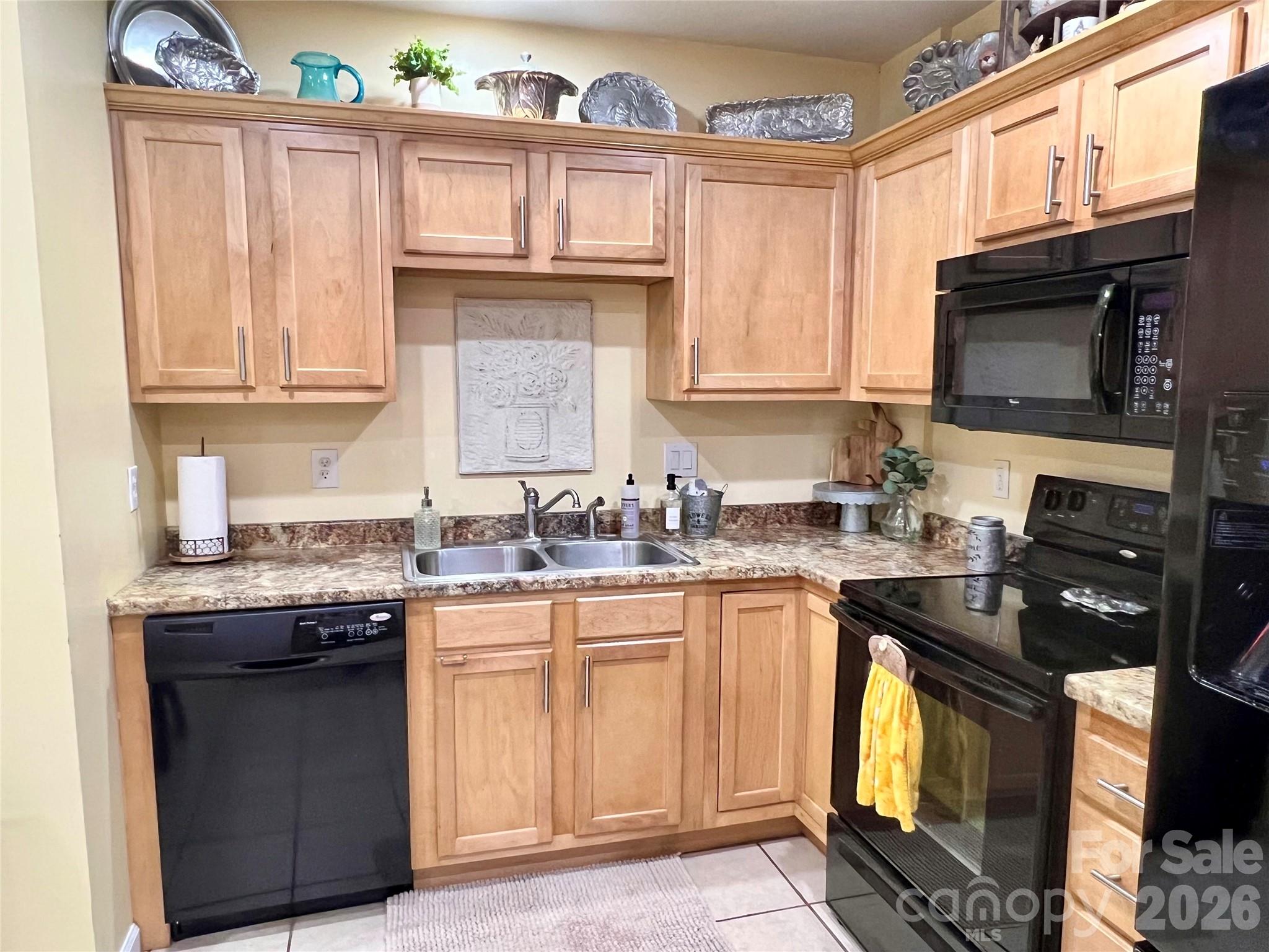 90 King Road — Weaverville